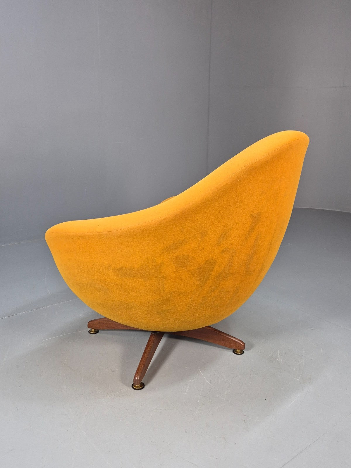 Vintage 1960s Egg Chair Swivel and Rock Base Orange Retro MCM EB9798 MSWI9