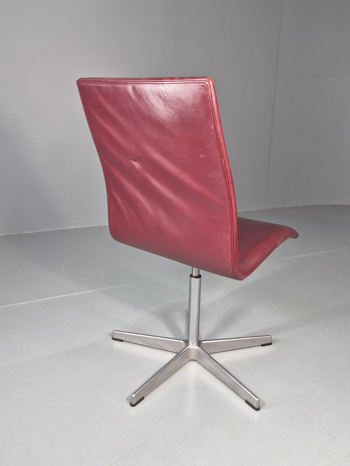 Vintage Fritz Hansen Oxford Chair Arne Jacobsen Design 2004 MCM EB11753 MSWI4