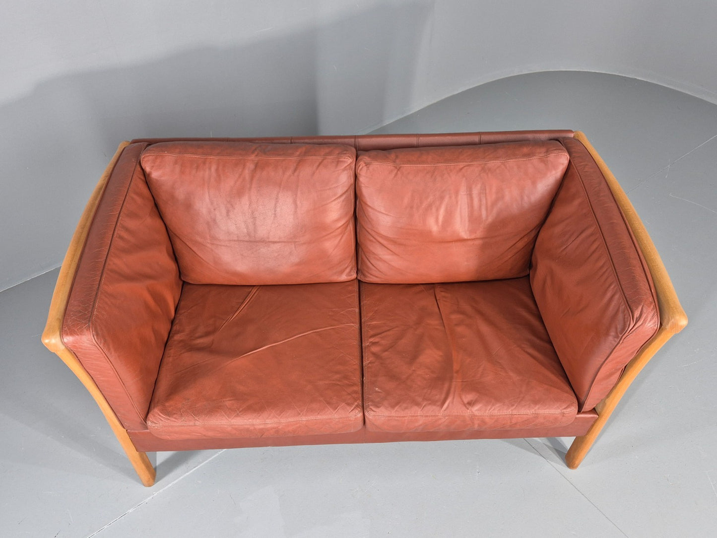 Vintage Stouby 2 Seat Sofa Reddy Brown Leather Beech Ends Retro EB10509 M2SS5