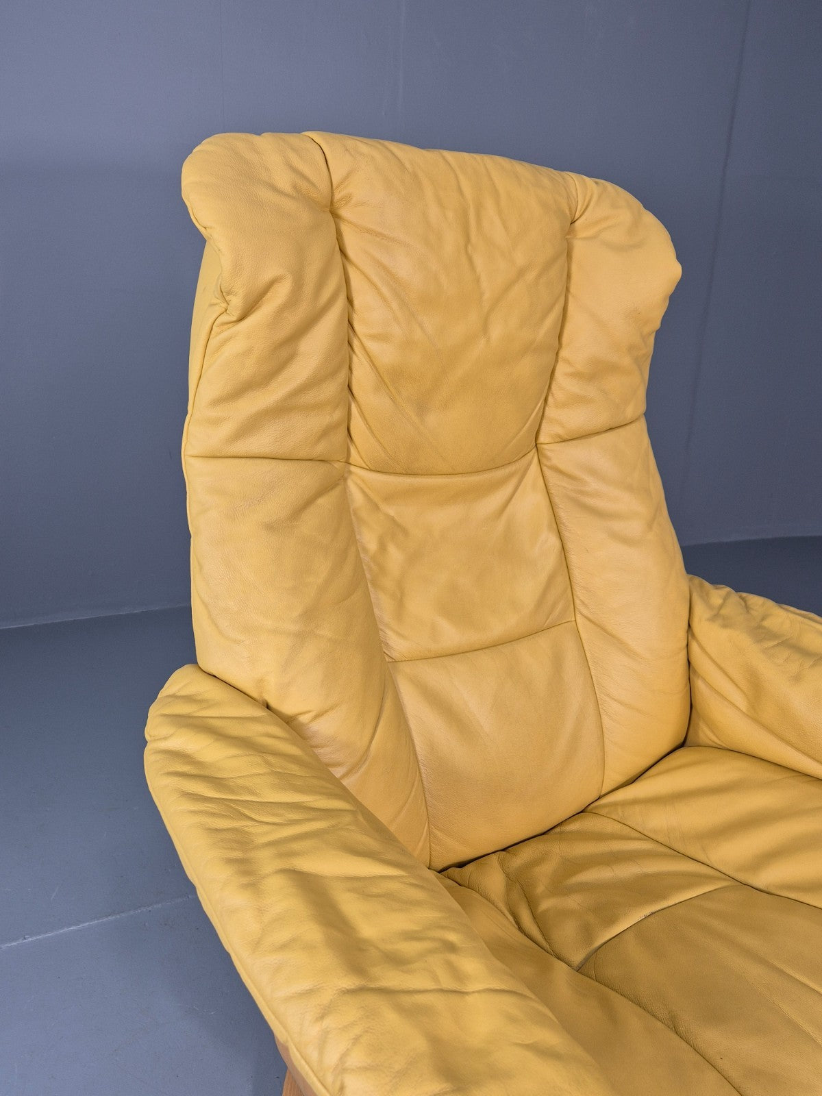 Stressless Swivel Recliner Chair  Ekornes Yellow Leather 1990s EB11574 MWOO5