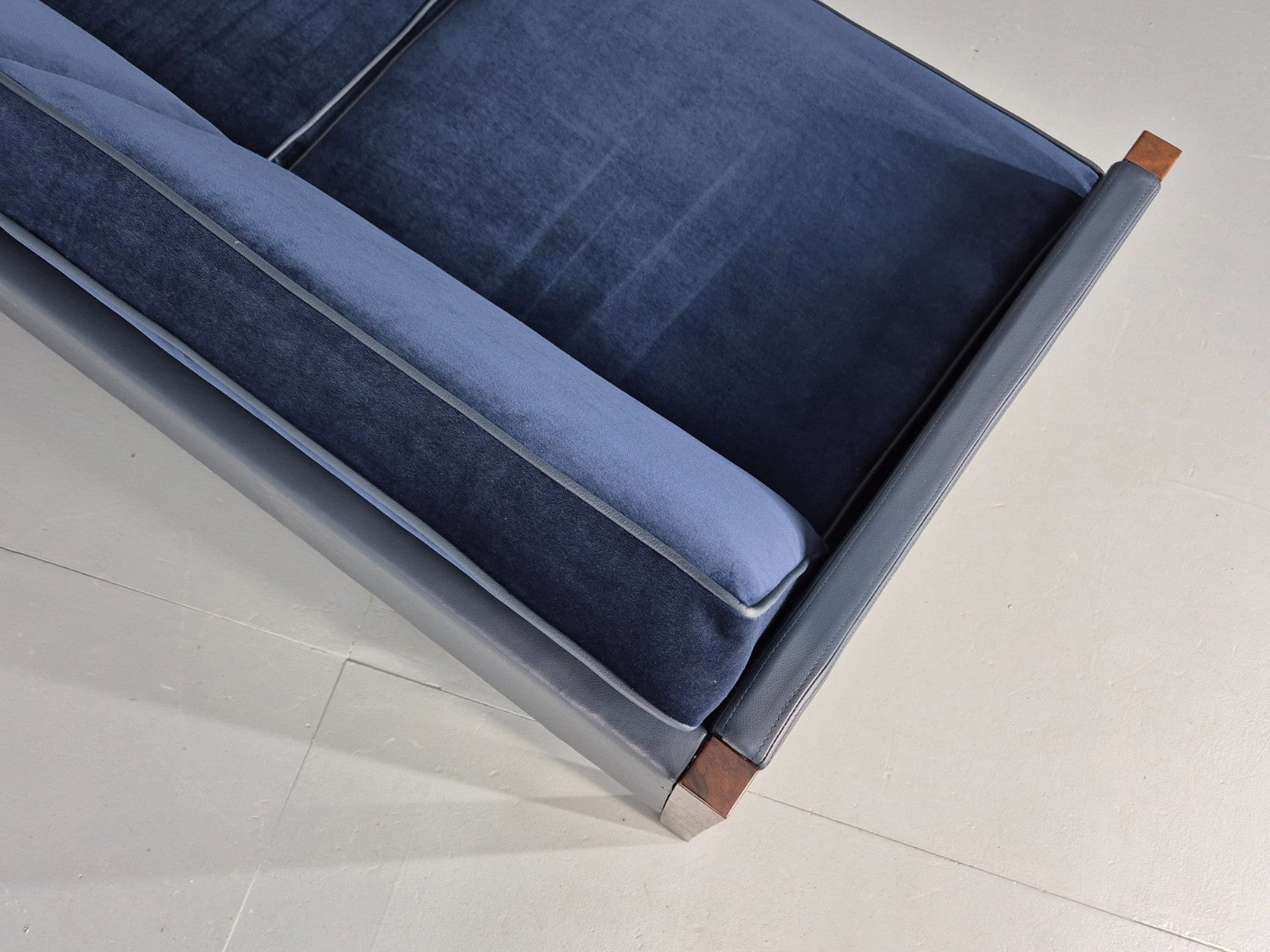 Vntage 2 Seater Sofa Danish Erik Jorgensen New Leather Upholstery  EB11927 M2SS15