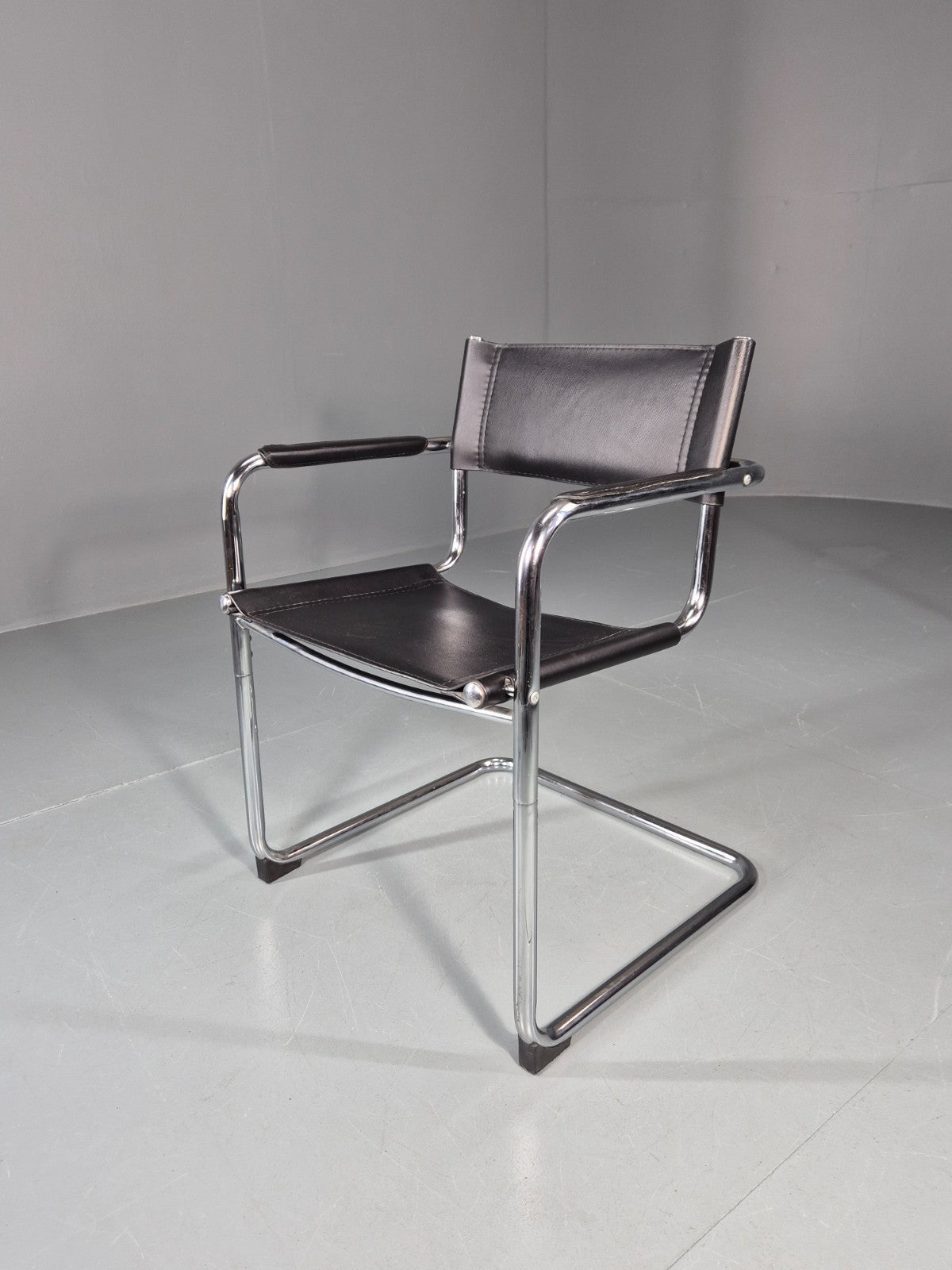 Vintage Leather and Chrome MG5 Bauhaus Style Elbow Chair 1980s EB11216 MNOR0