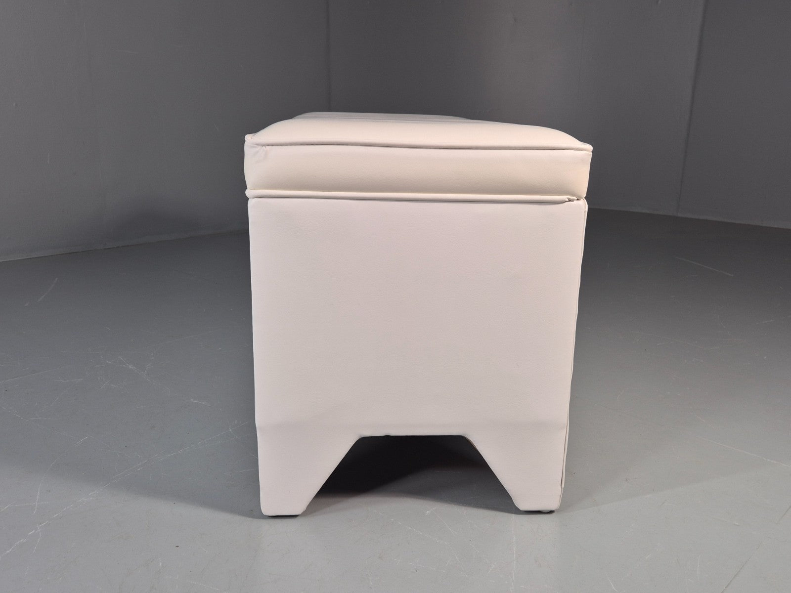 1970s Vinyl Ottoman Storage Chest White Retro Kitsch EB11572 MWOO13