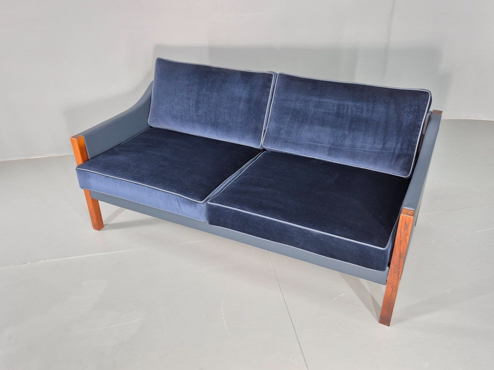 Vntage 2 Seater Sofa Danish Erik Jorgensen New Leather Upholstery  EB11928 M2SS5
