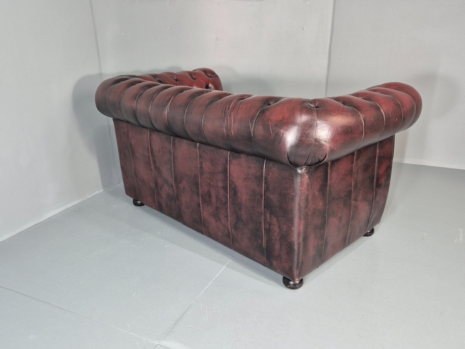 Two Seat Vintage Chesterfield Sofa Red Leather 1980s Retro EB11360 VCHE13
