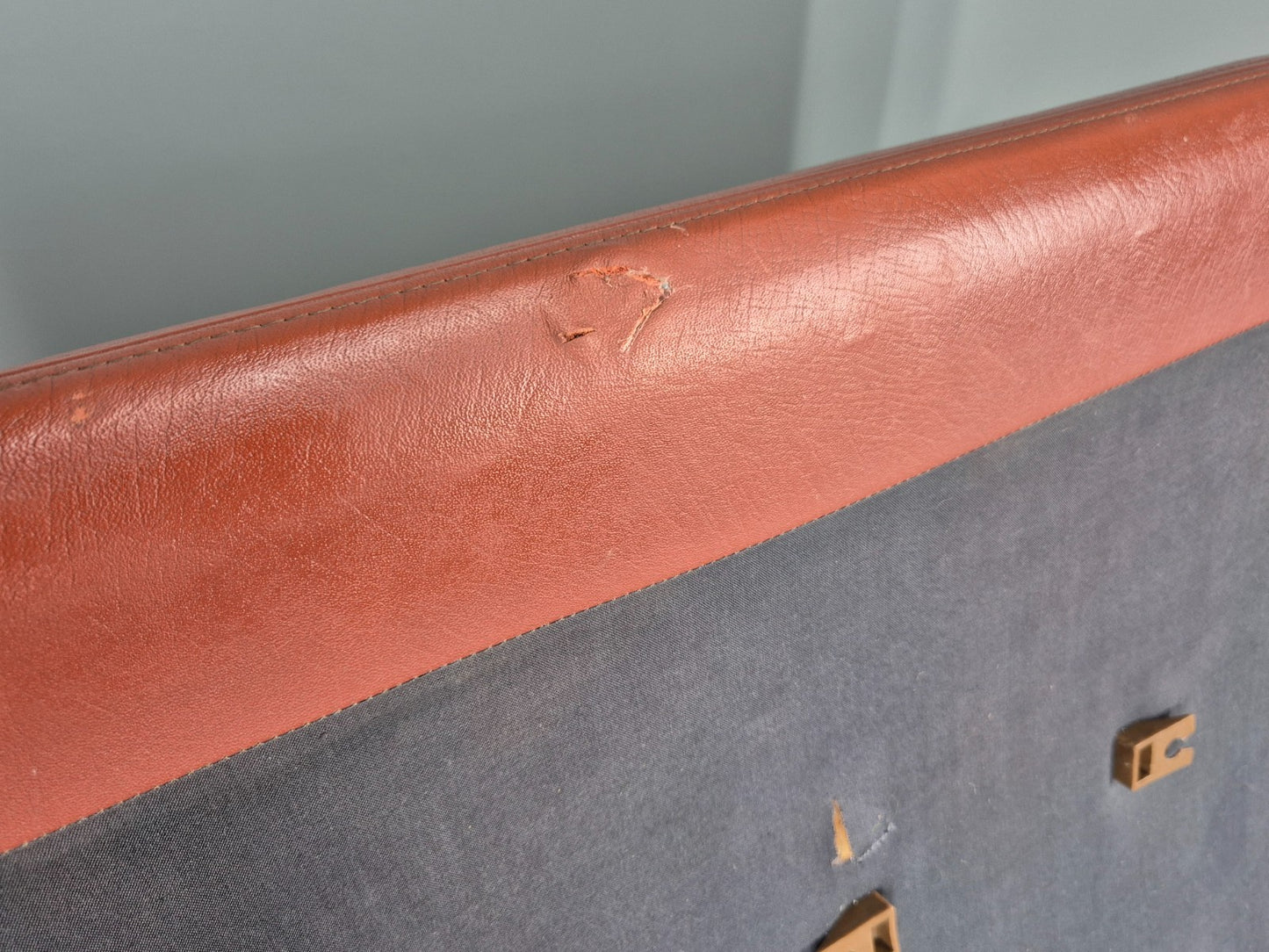 Vintage 3 seat Settee 1970s Retro Danish Red Tan Leather Buttoned EB10555 M3SS13