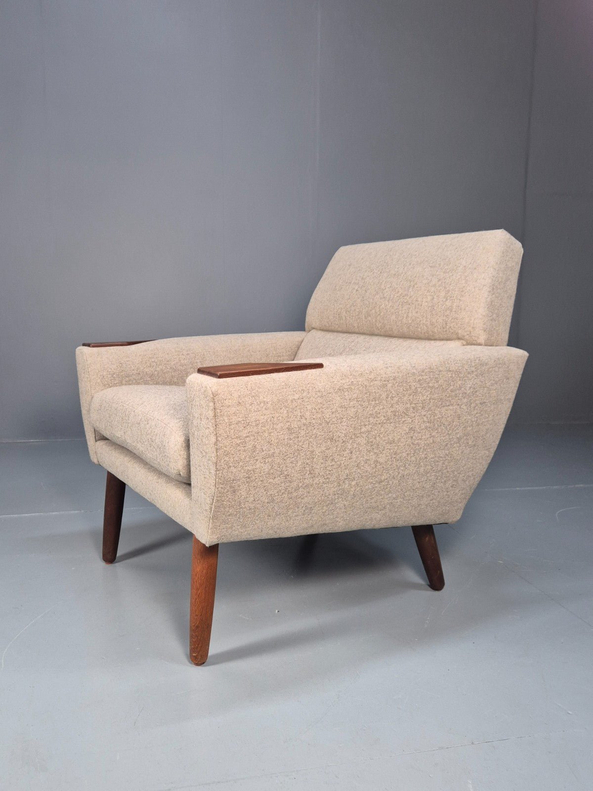 Mid Century Danish Lounge Chair New Upholstery Teak Paws and Legs   EB10726 MNOR1