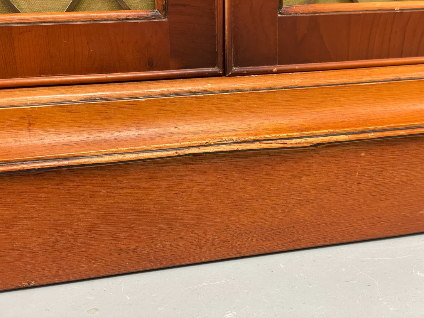 Vintage Regency Style Sideboard 1960s Cherry Wood Shelving Brass EB11505 MWOO6