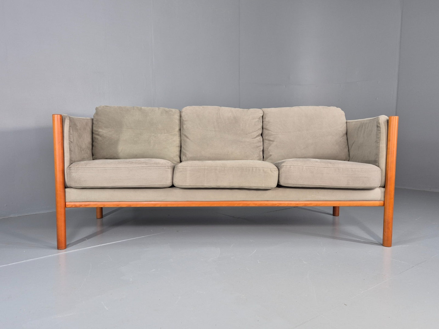 Vintage 3 Seat Settee Mid Century Danish Design Beech Wood Frame EB10553 M2SS5