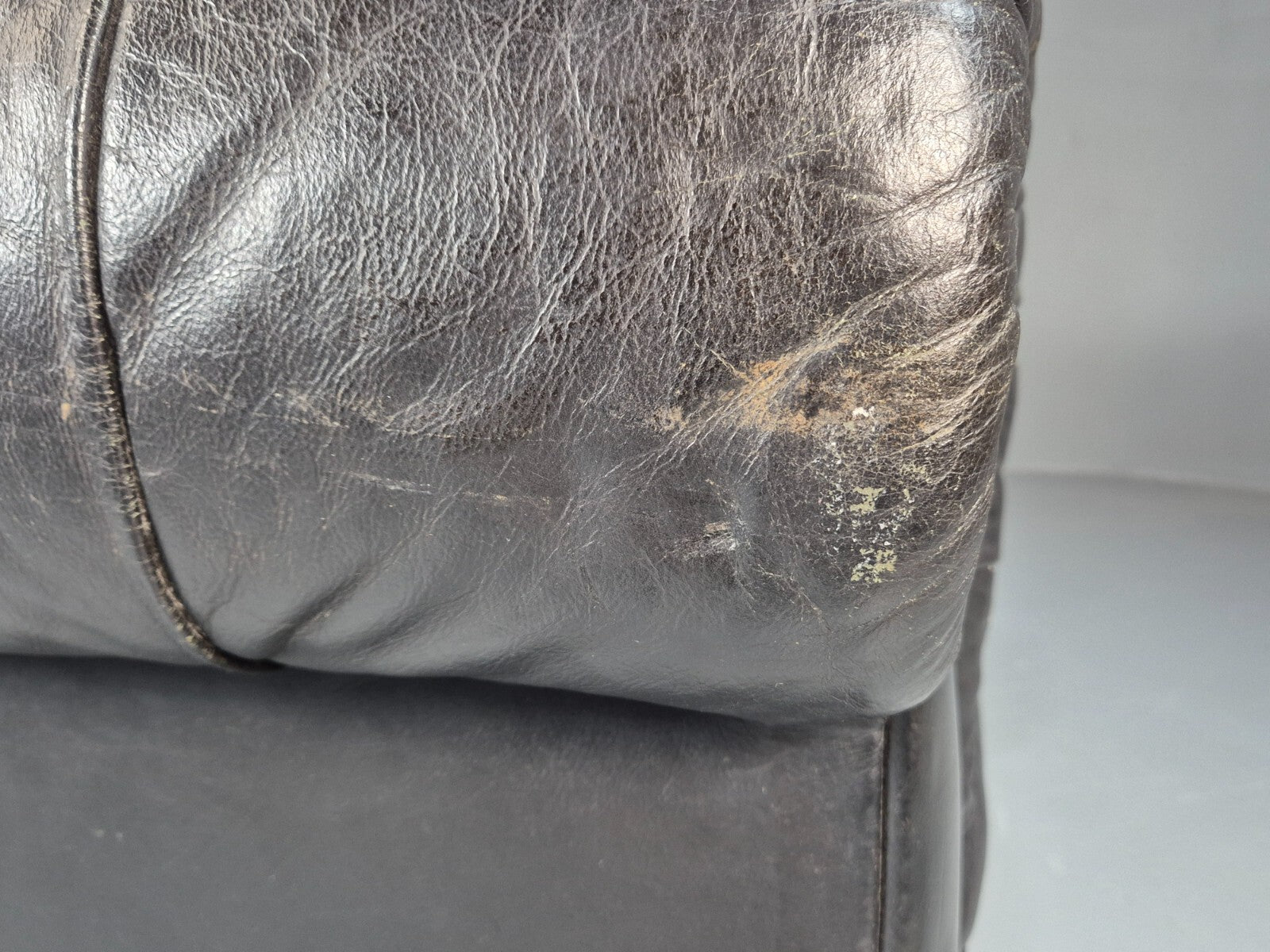 Vintage Black Leather Chesterfield Chair Oversize Classic Club Chair EB9472 VLEA - UKDK FURNITURE