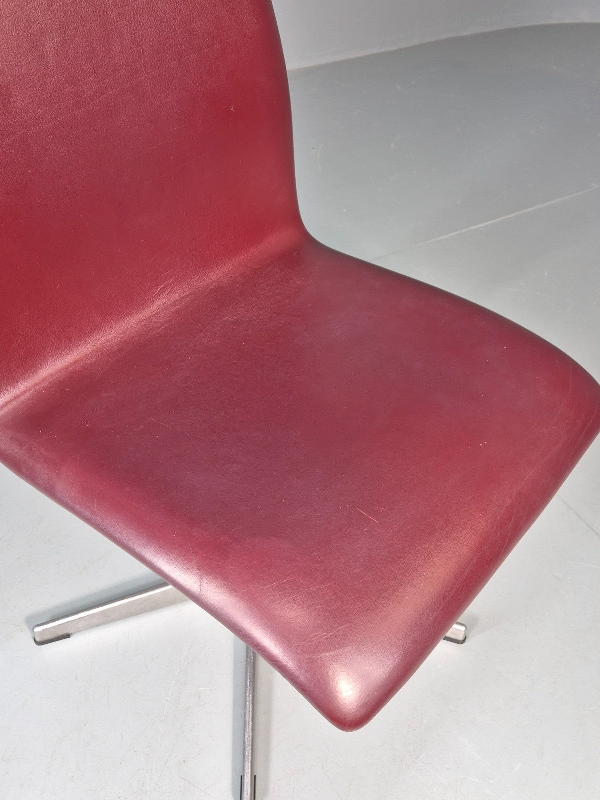 Vintage Fritz Hansen Oxford Chair Arne Jacobsen Design 2004 MCM EB11750 MSWI4