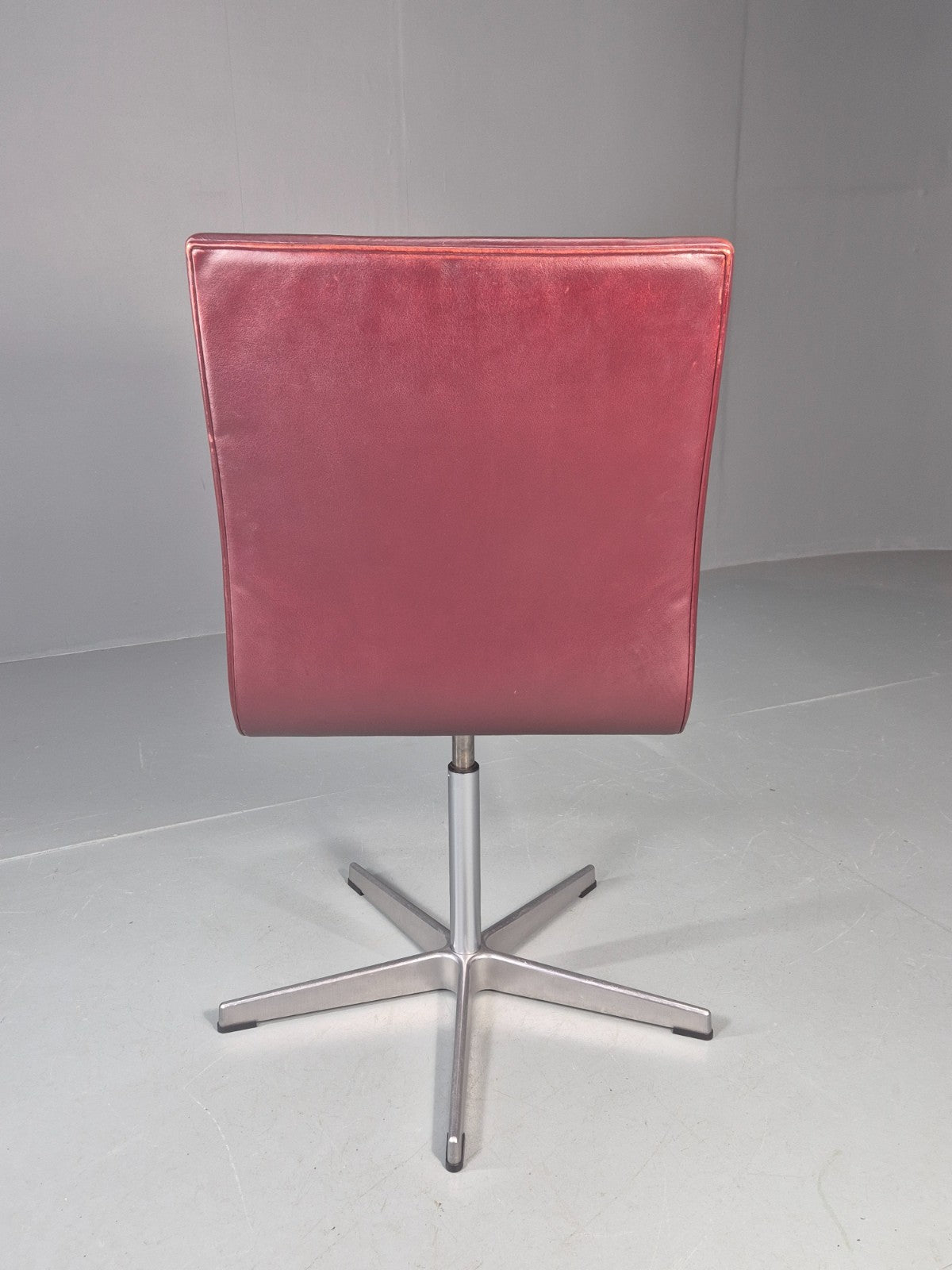 Vintage Fritz Hansen Oxford Chair Arne Jacobsen Design 2004 MCM EB11754 MSWI5