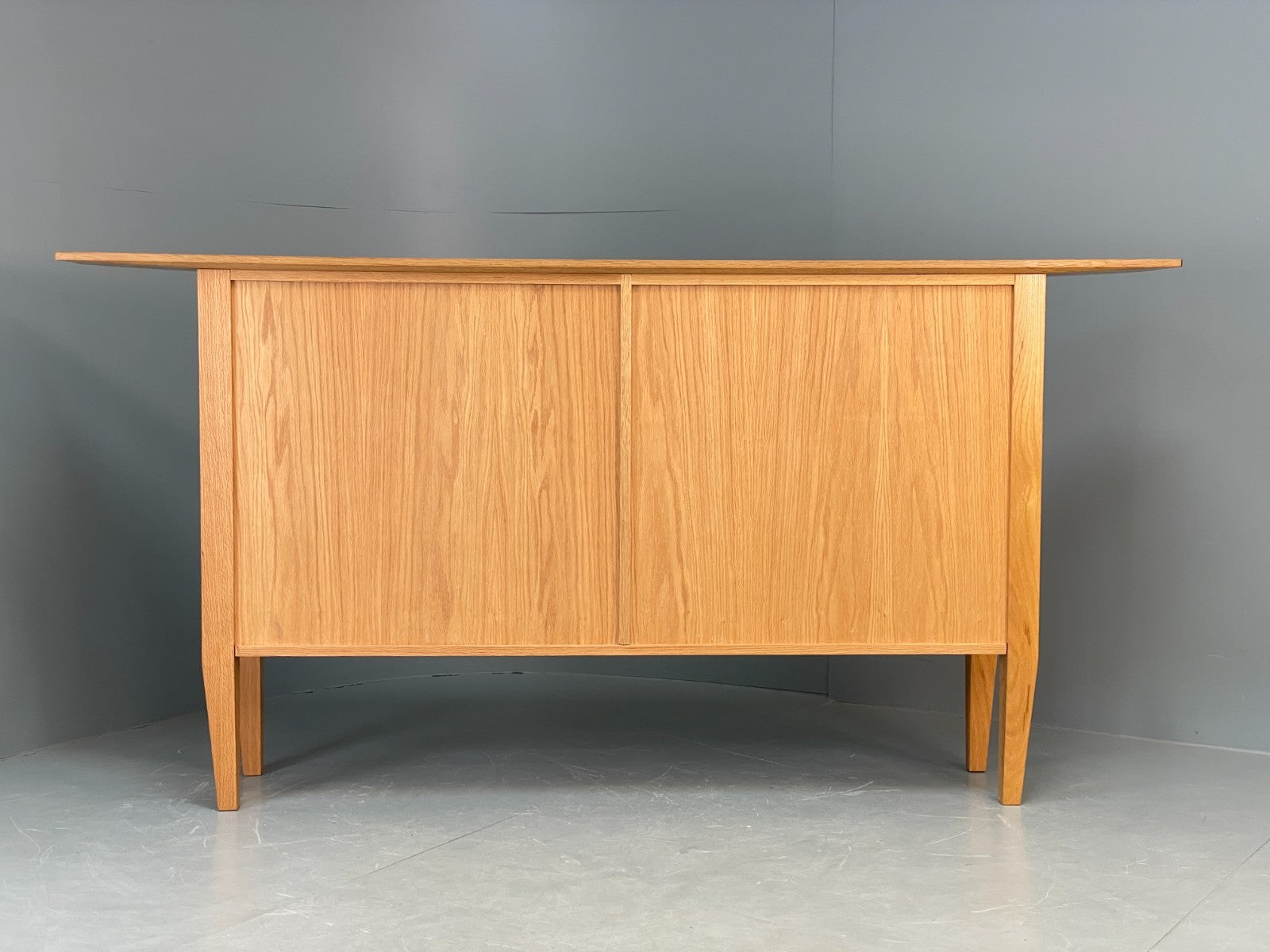 Modern Solid Oak Sideboard Nice Curving Handles Angled Legs EB10684 MWOO19