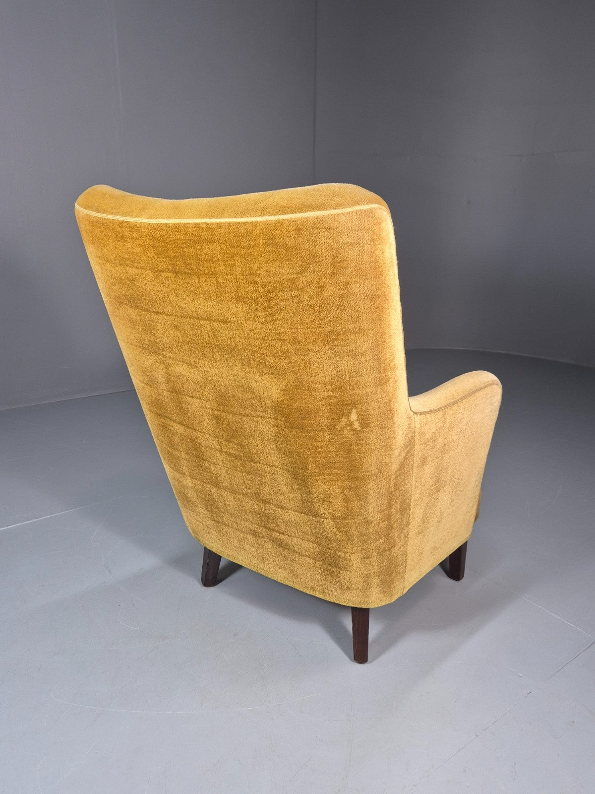 Mid Century Tub Chair Gold Velour 1960s Retro Buttoned  EB10751 VCLO8