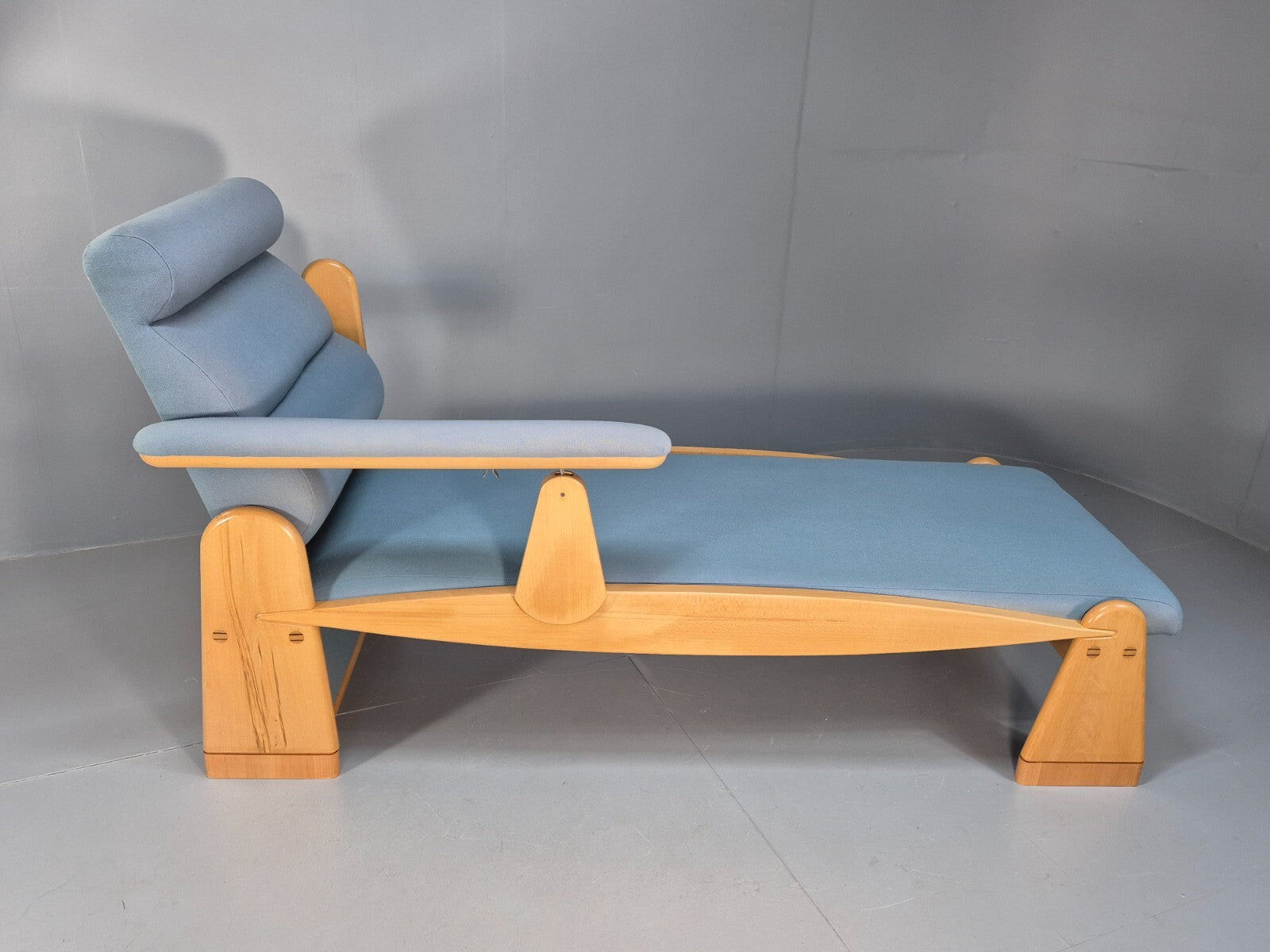 Vintage Modern Design Chaise Lounge By John Barnard in 1996 EB9675 VCHA - UKDK FURNITURE