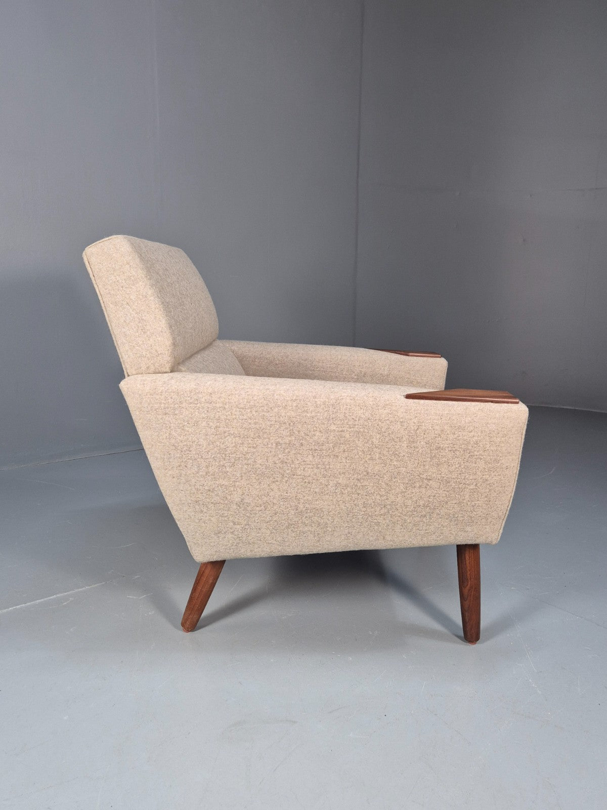Mid Century Danish Lounge Chair New Upholstery Teak Paws and Legs   EB10726 MNOR12
