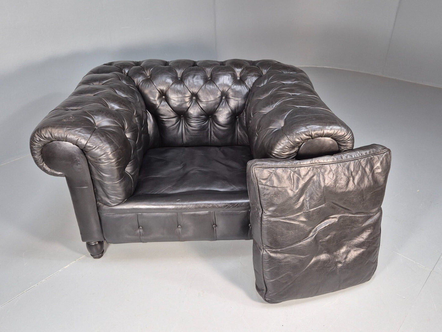 Vintage Black Leather Chesterfield Chair Oversize Classic Club Chair EB9472 VLEA - UKDK FURNITURE