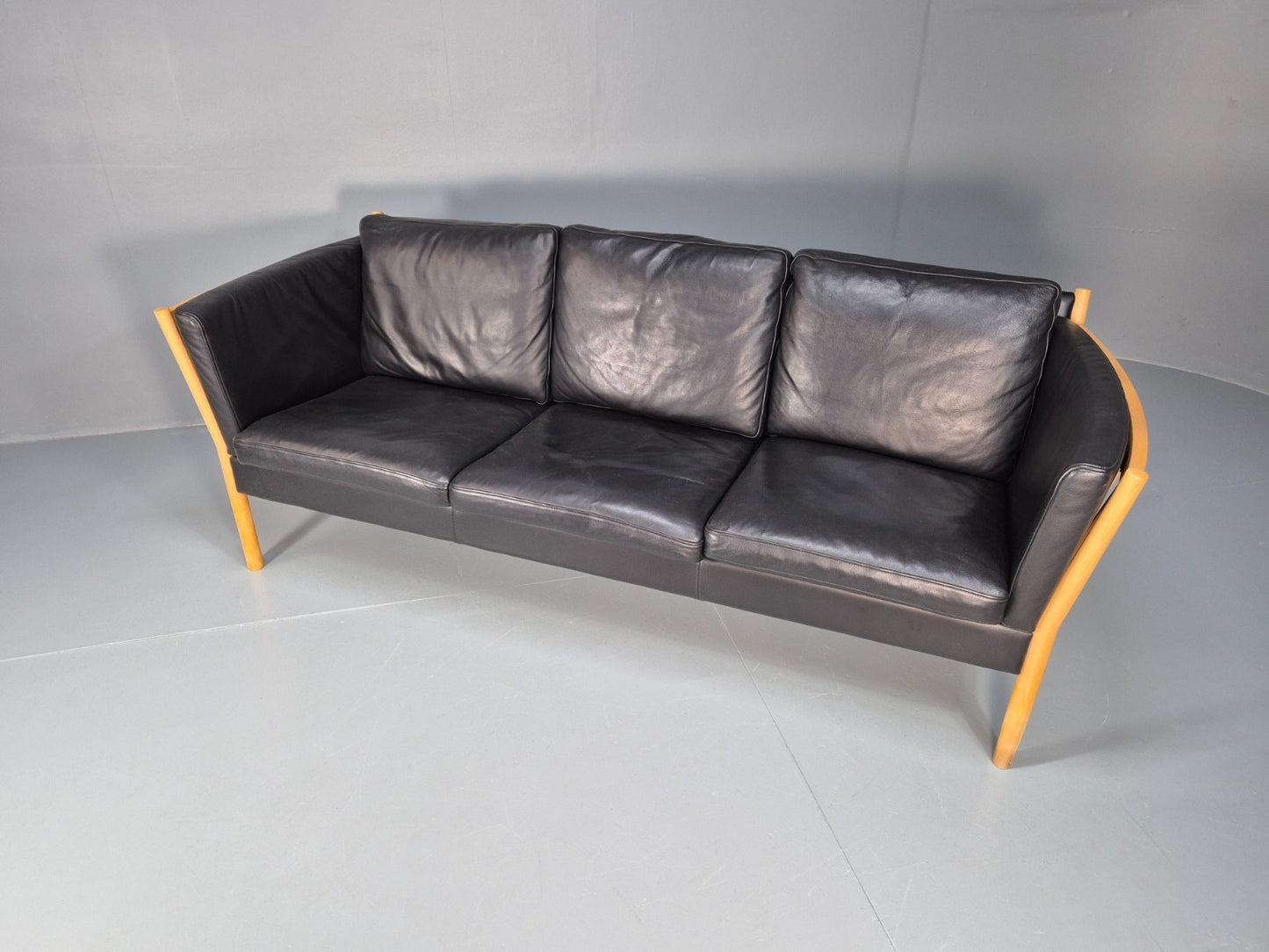 Mid Century Three Seater Sofa Beech Ends Black Leather 1980s Retro EB10399 M3SS7
