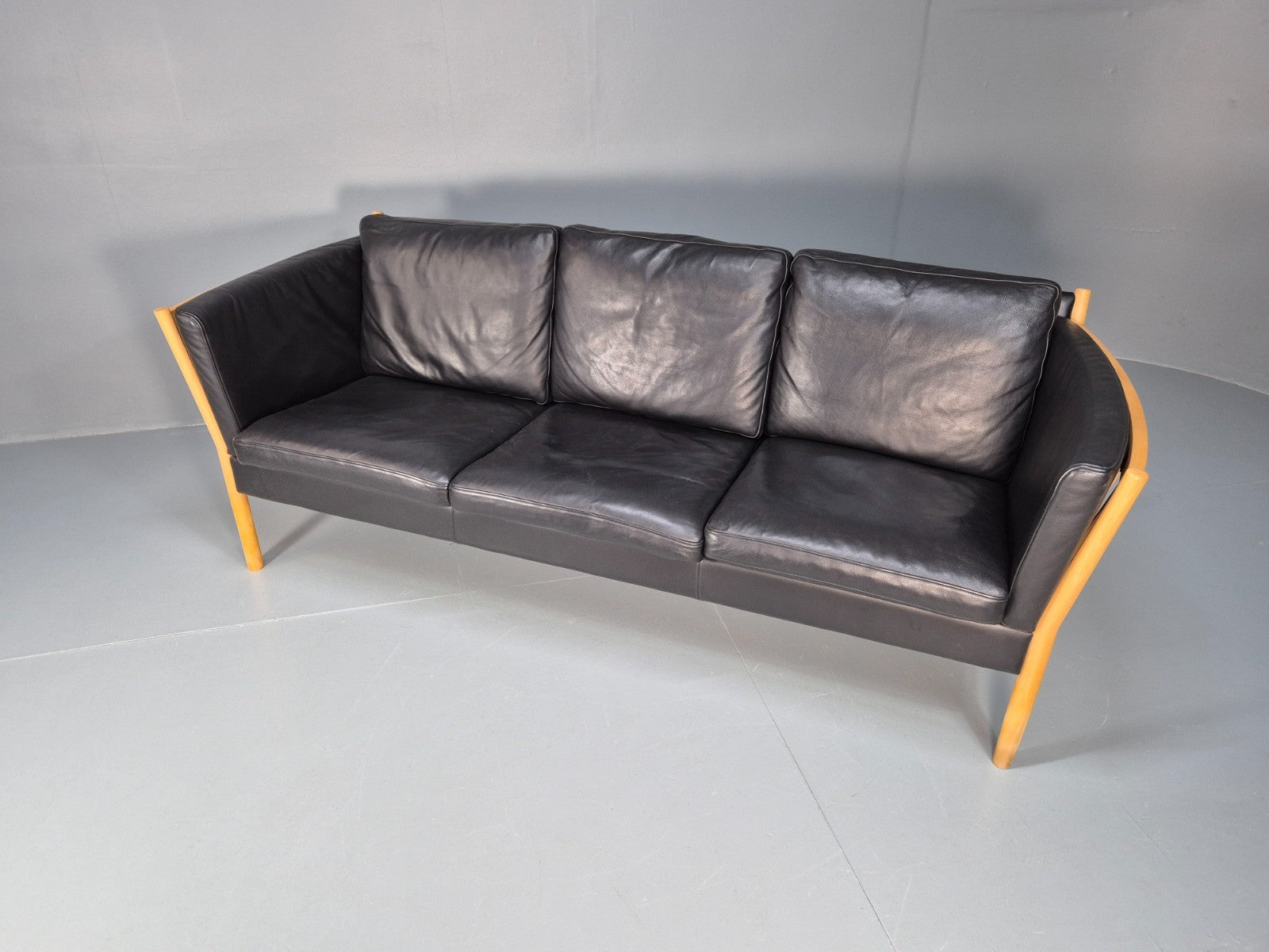 Mid Century Three Seater Sofa Beech Ends Black Leather 1980s Retro EB10399 M3SS7