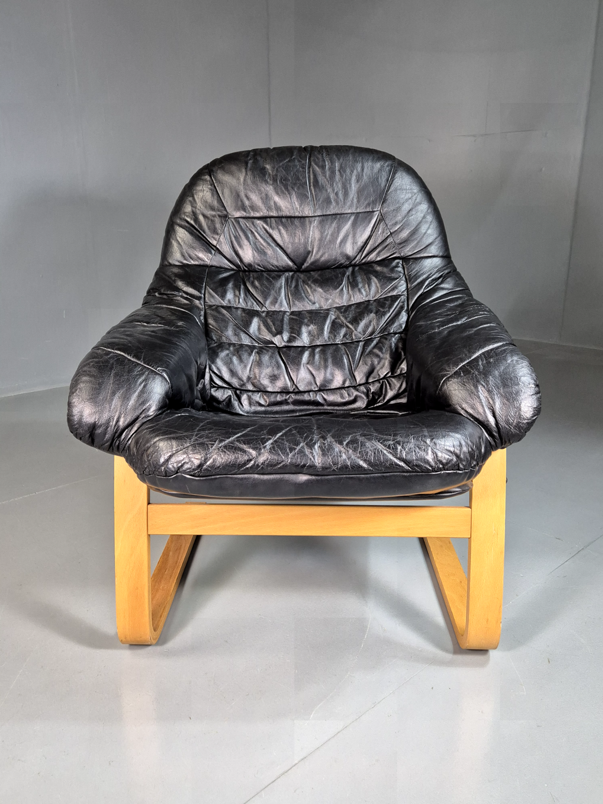 Vintage Danish Lounge Chair Black Leather Bentwood Frame Retro MCM EB7254 MBEN2