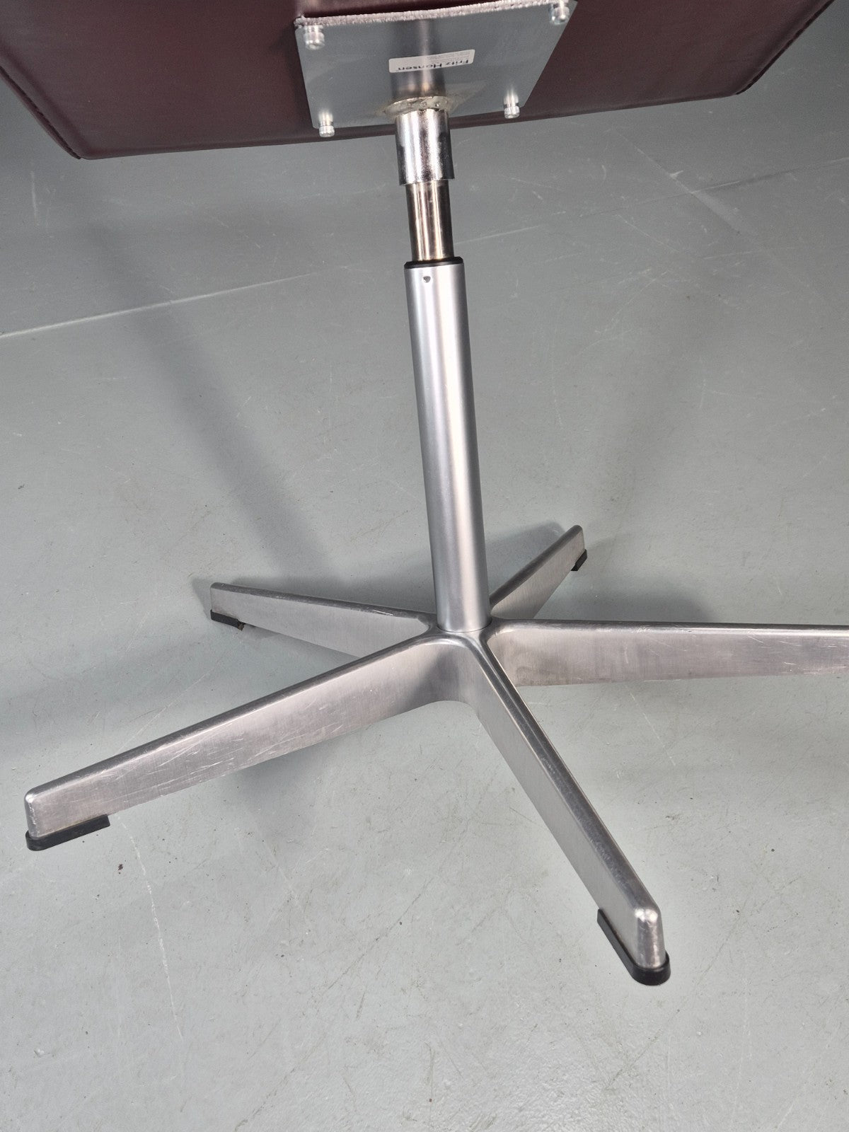 Vintage Fritz Hansen Oxford Chair Arne Jacobsen Design 2004 MCM EB11750 MSWI14