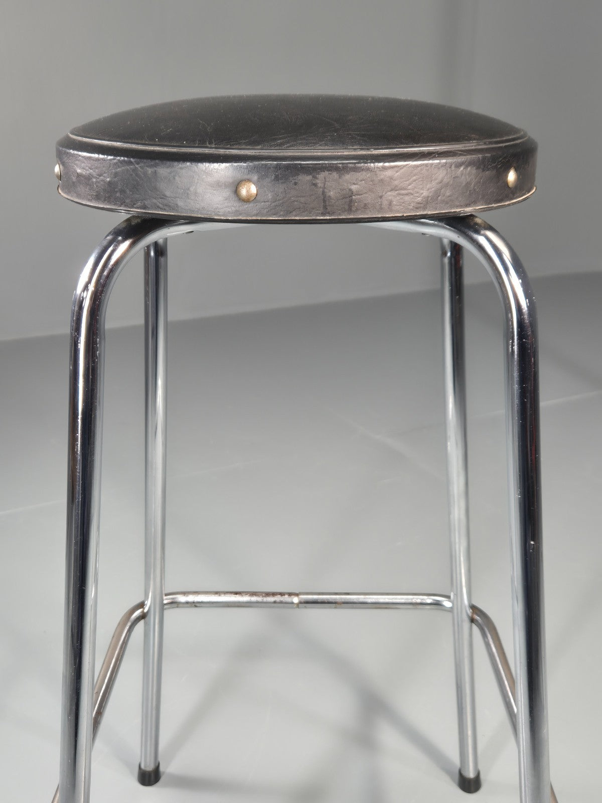 Vintage Bar Stool Black Vinyl and Chrome 1980s Bauhaus style Retro EB11274 MDIN8