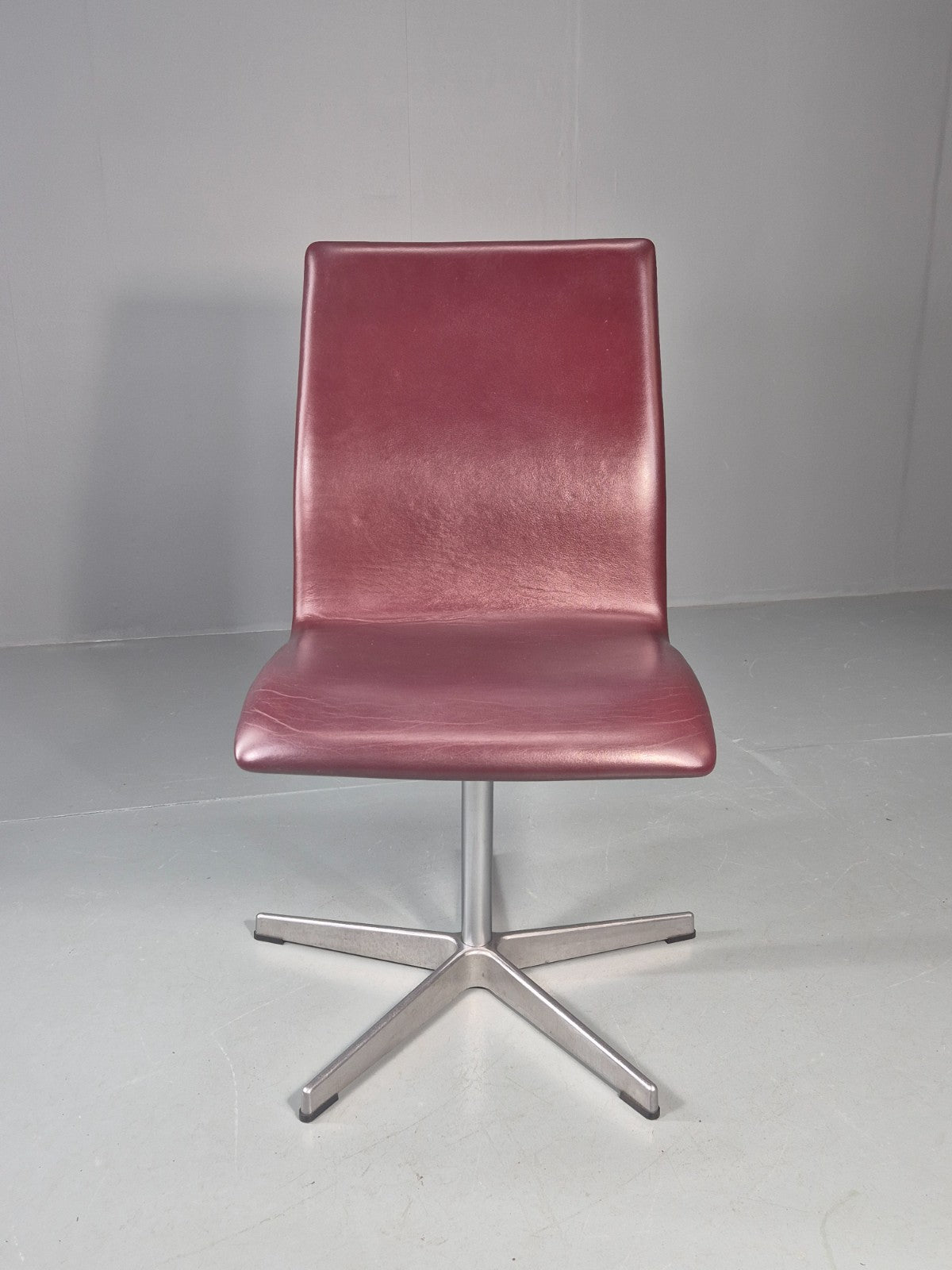 Vintage Fritz Hansen Oxford Chair Arne Jacobsen Design 2004 MCM EB11755 MSWI1