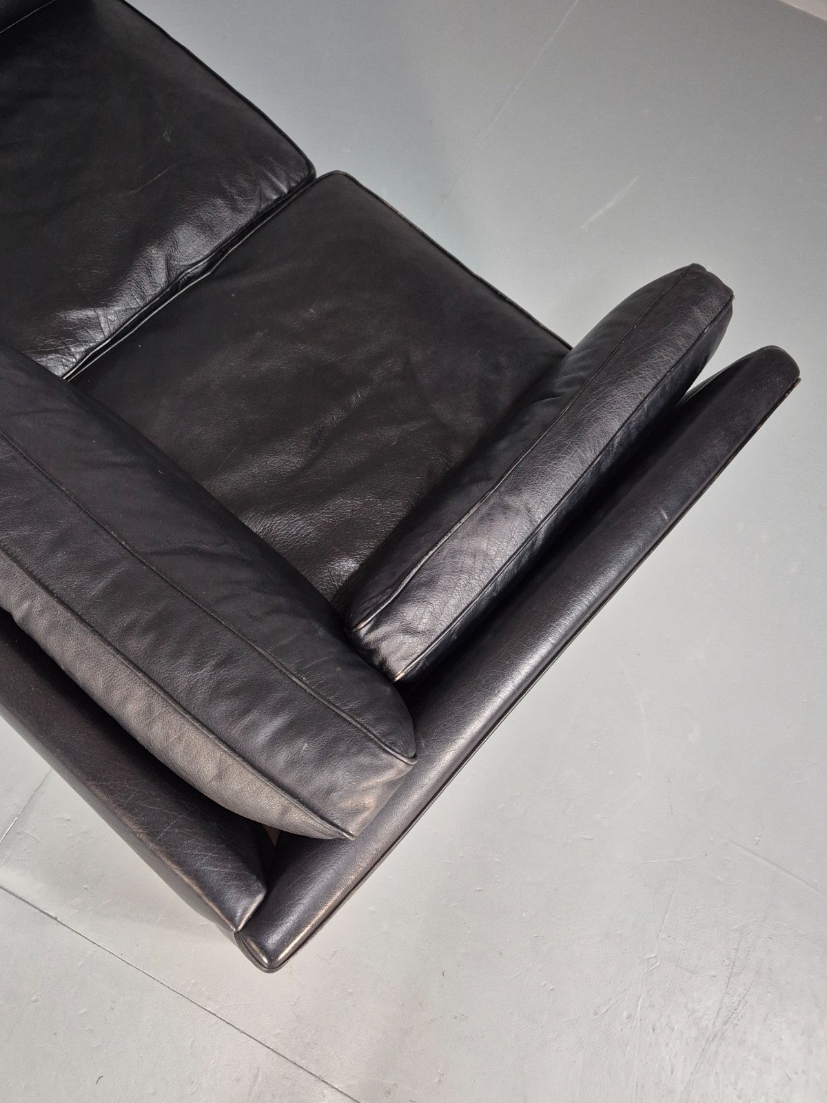 Retro Danish Two Seater Sofa Danish Black Leather 1980s MCM EB10120 M2SS14