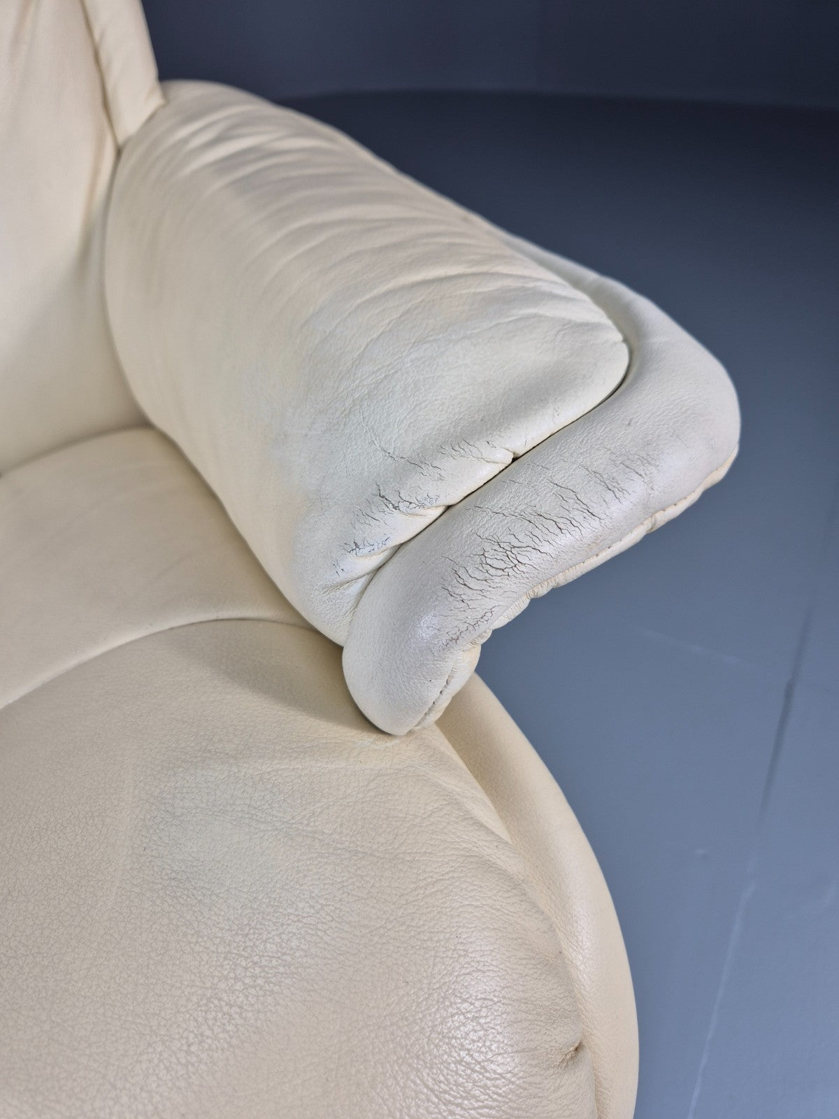 Vintage Swivel Recline Lounge Chair Danish Cream Leather 1990s EB11433 MSWI12