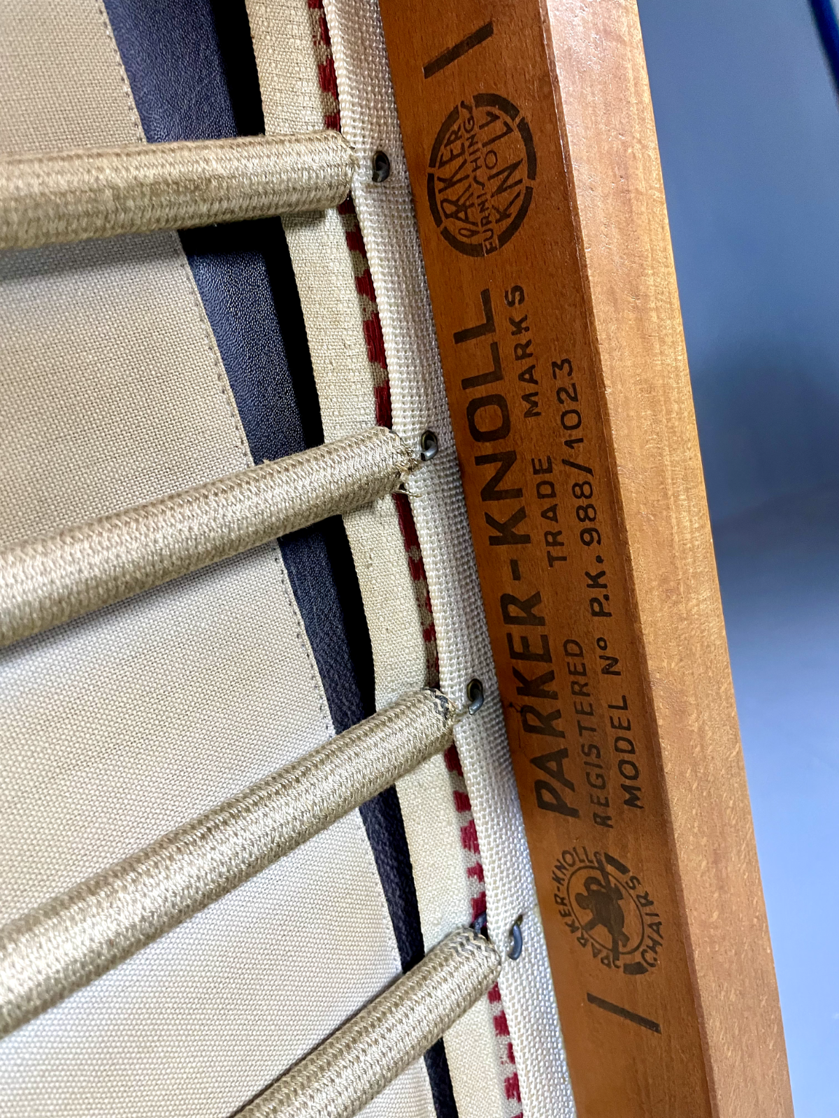 2 Parker Knoll Lounge Chairs Beech Vinyl MCM Retro PK988/1023 EB6264 MNOR7