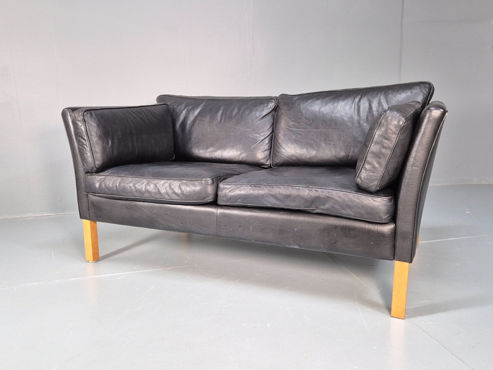 Retro Danish Two Seater Sofa Danish Black Leather 1980s MCM EB10120 M2SS6