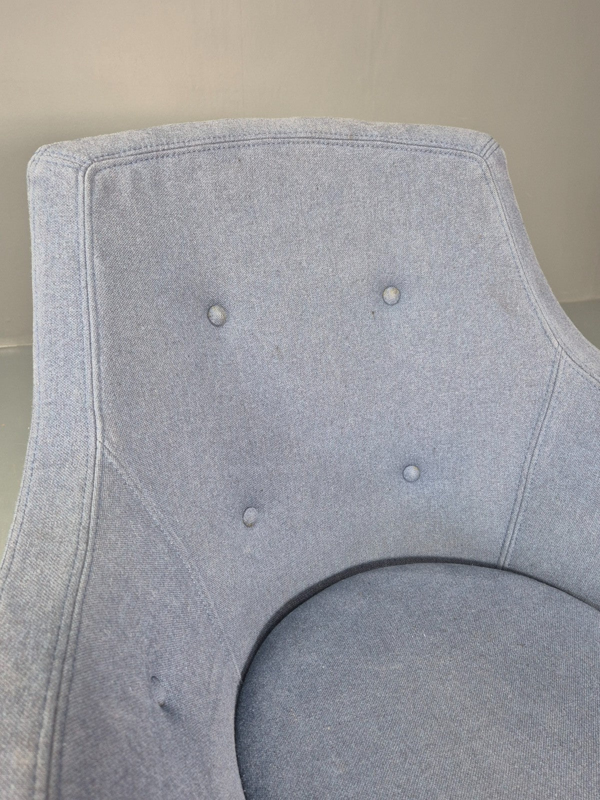 Retro Danish Tub Chair Blue Canvas Teak Turned Legs MCM Vintage  EB10747 MNOR13