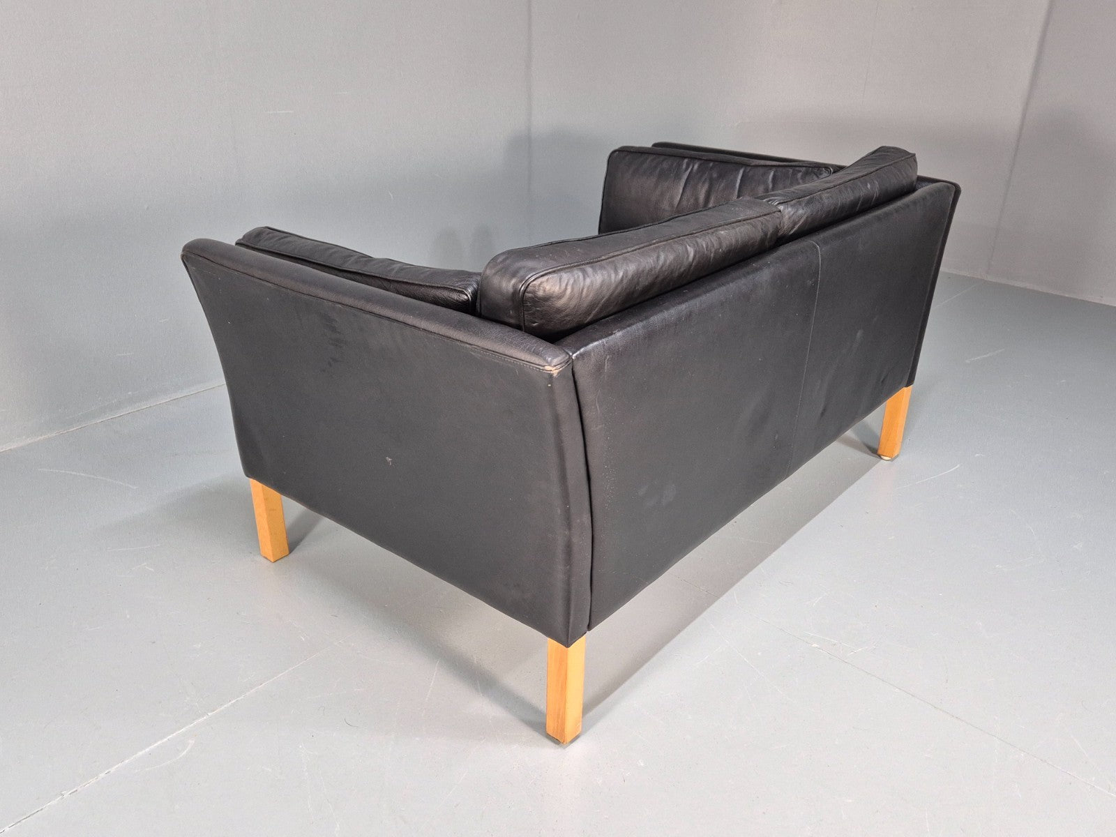 Retro Danish Two Seater Sofa Danish Black Leather 1980s MCM EB10120 M2SS16