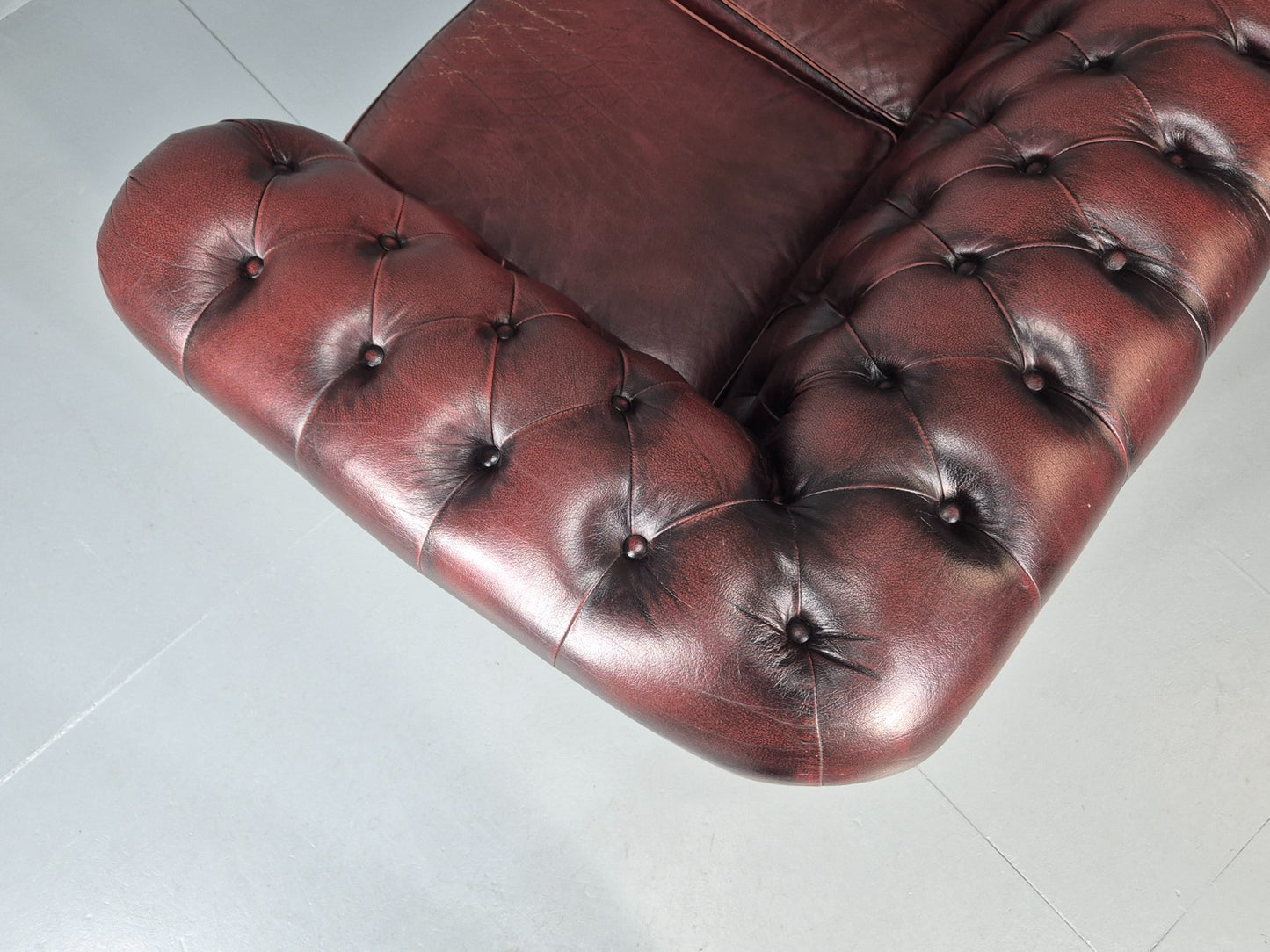 Two Seat Vintage Chesterfield Sofa Red Leather 1980s Retro EB11360 VCHE17