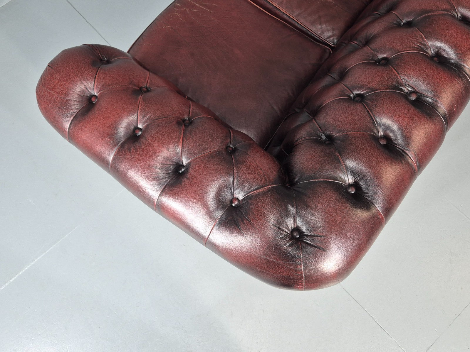 Two Seat Vintage Chesterfield Sofa Red Leather 1980s Retro EB11360 VCHE17