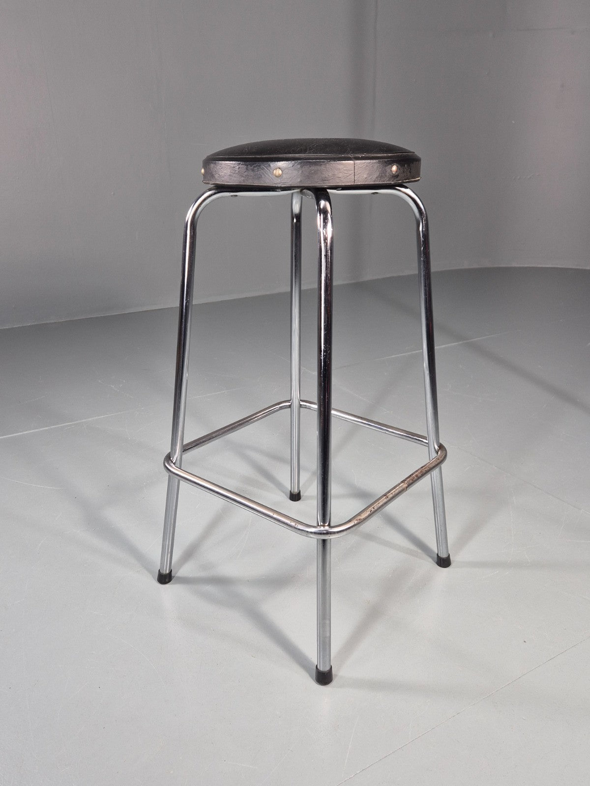 Vintage Bar Stool Black Vinyl and Chrome 1980s Bauhaus style Retro EB11274 MDIN3