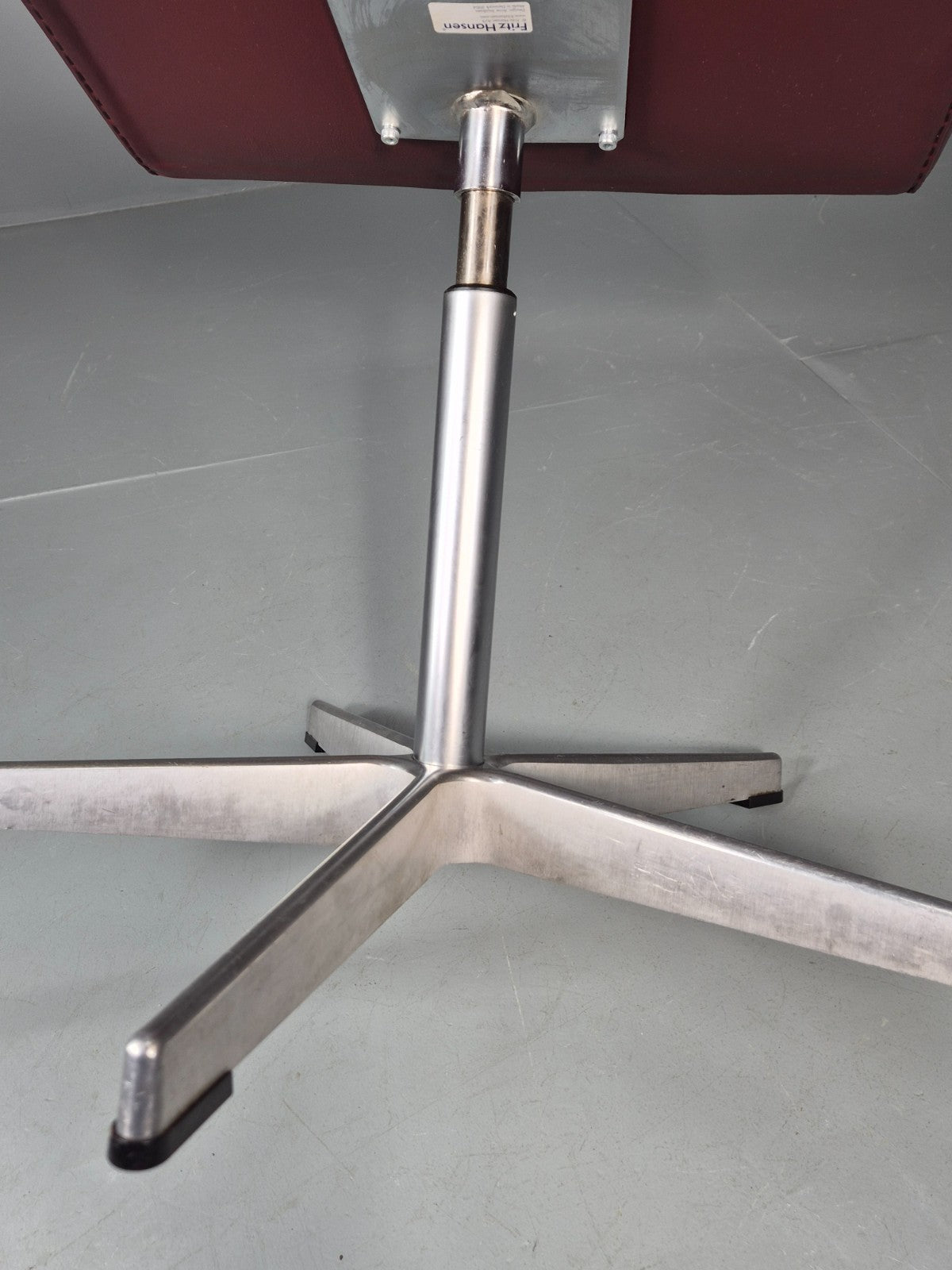 Vintage Fritz Hansen Oxford Chair Arne Jacobsen Design 2004 MCM EB11750 MSWI12