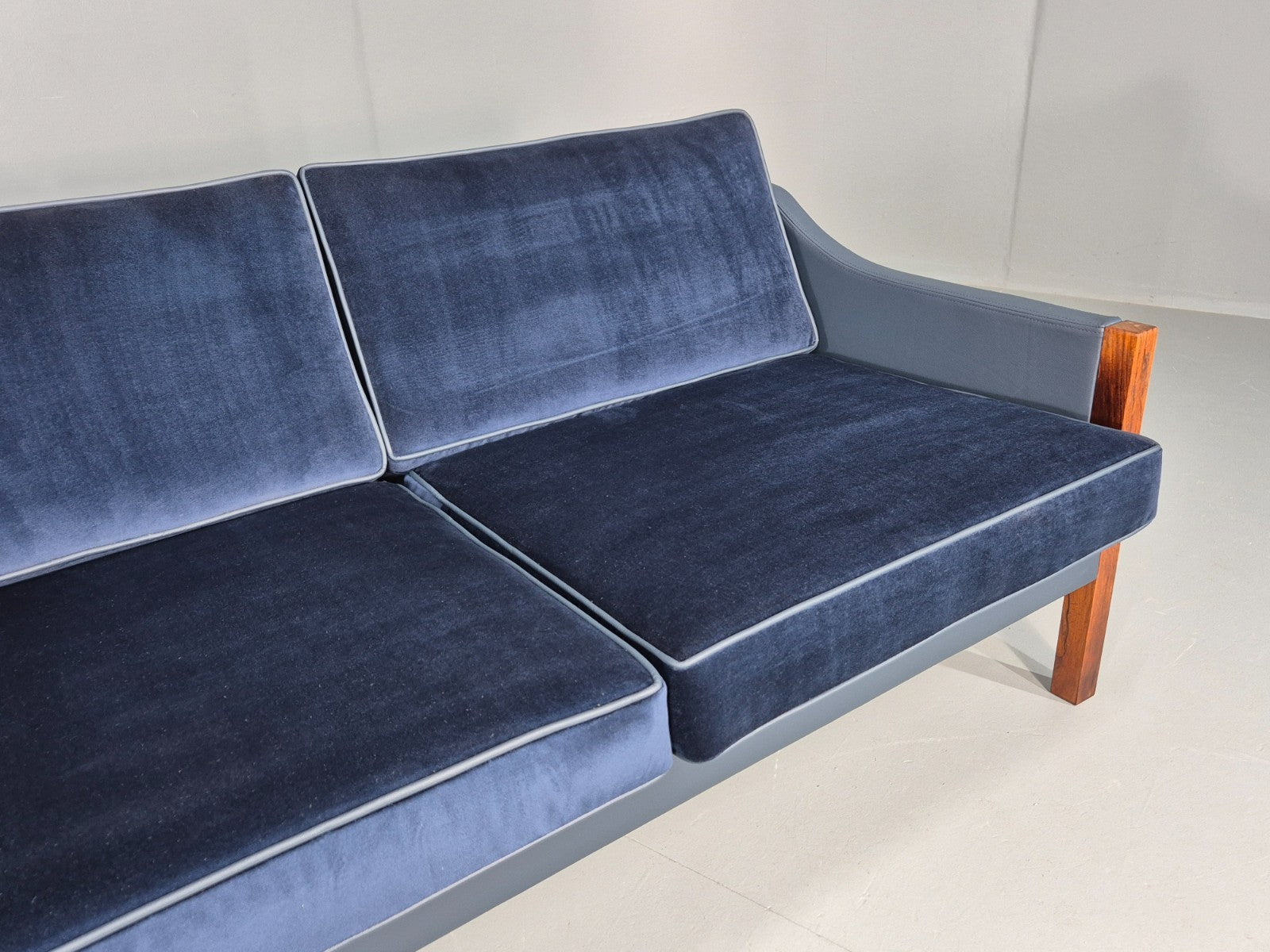 Vntage 2 Seater Sofa Danish Erik Jorgensen New Leather Upholstery  EB11928 M2SS3