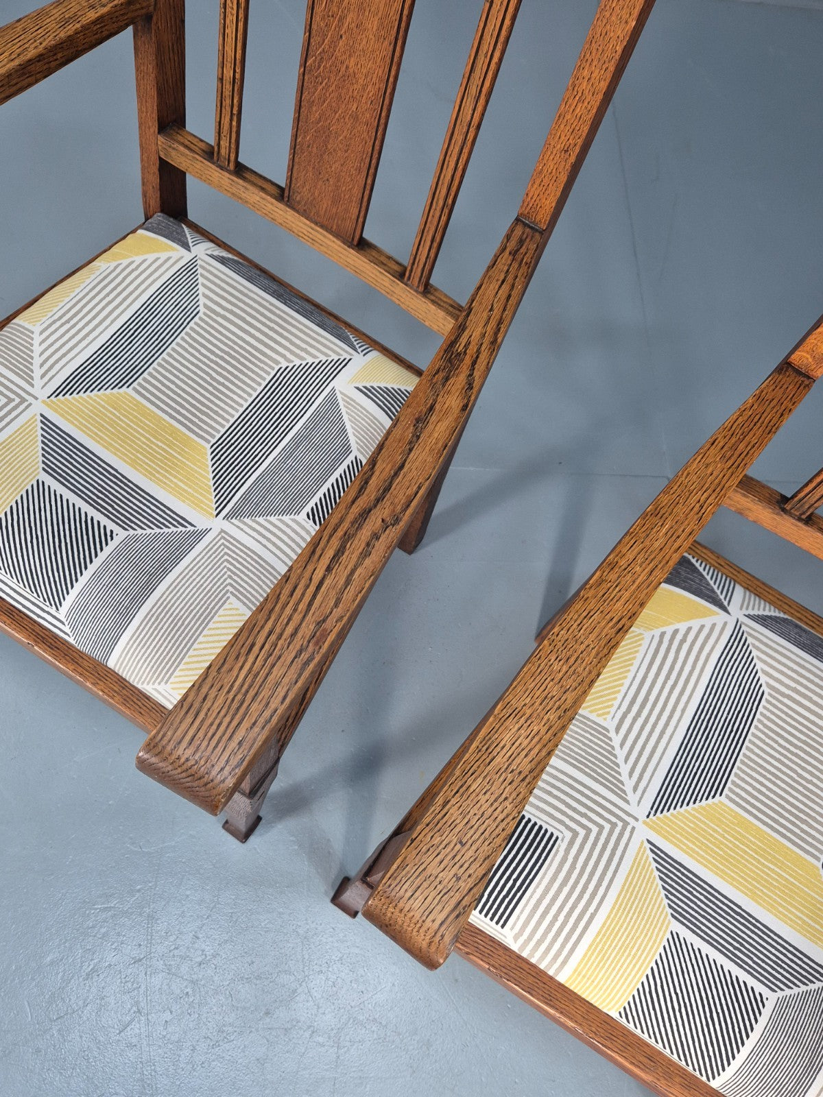 2 Arts and Crafts Elbow Chairs Oak Pierced Splat Ikea Fabric 1920s EB10717 VDIN4