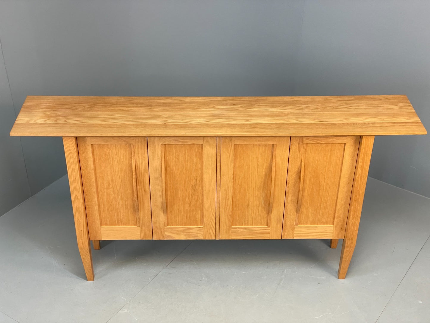 Modern Solid Oak Sideboard Nice Curving Handles Angled Legs EB10684 MWOO2