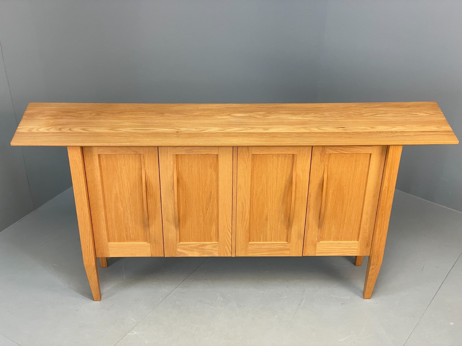 Modern Solid Oak Sideboard Nice Curving Handles Angled Legs EB10684 MWOO2