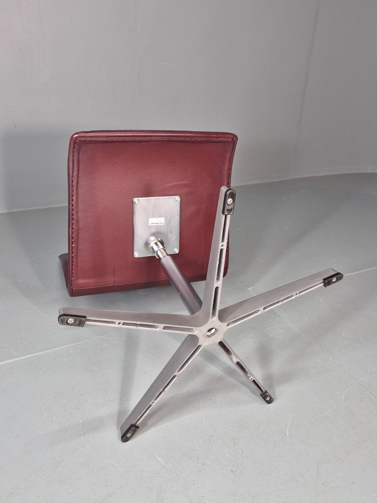 Vintage Fritz Hansen Oxford Chair Arne Jacobsen Design 2004 MCM EB11756 MSWI14