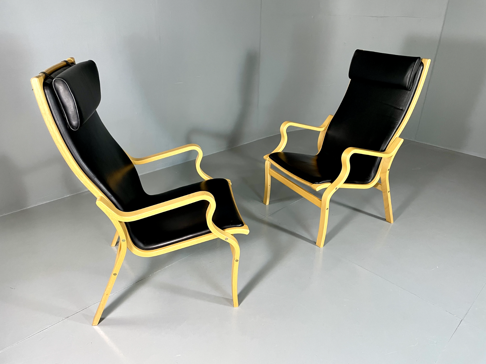 2 Danish Leather Chairs Bentwood Ostergaard Vintage Retro MCM EB5762 MBEN12