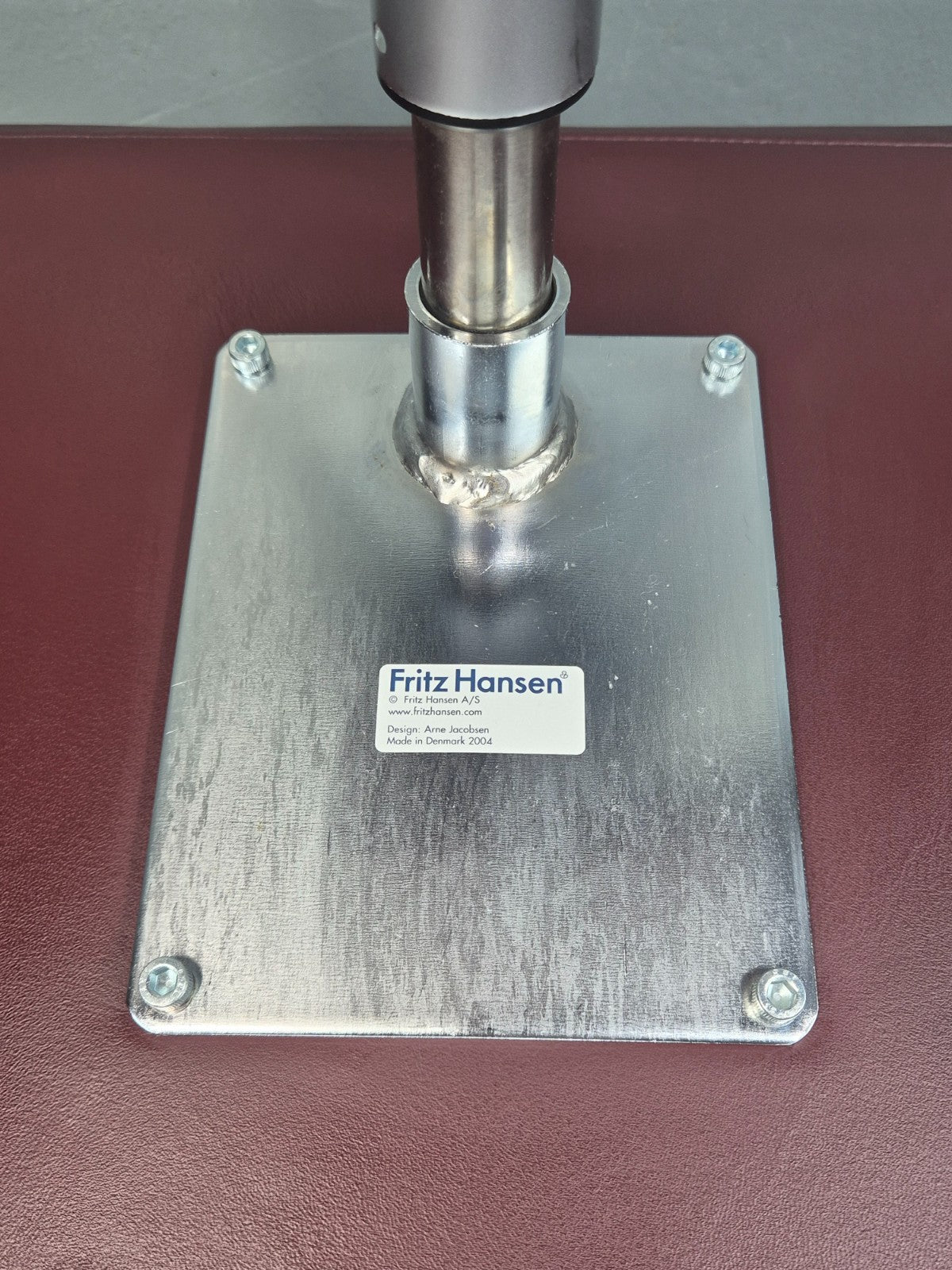 Vintage Fritz Hansen Oxford Chair Arne Jacobsen Design 2004 MCM EB11751 MSWI9