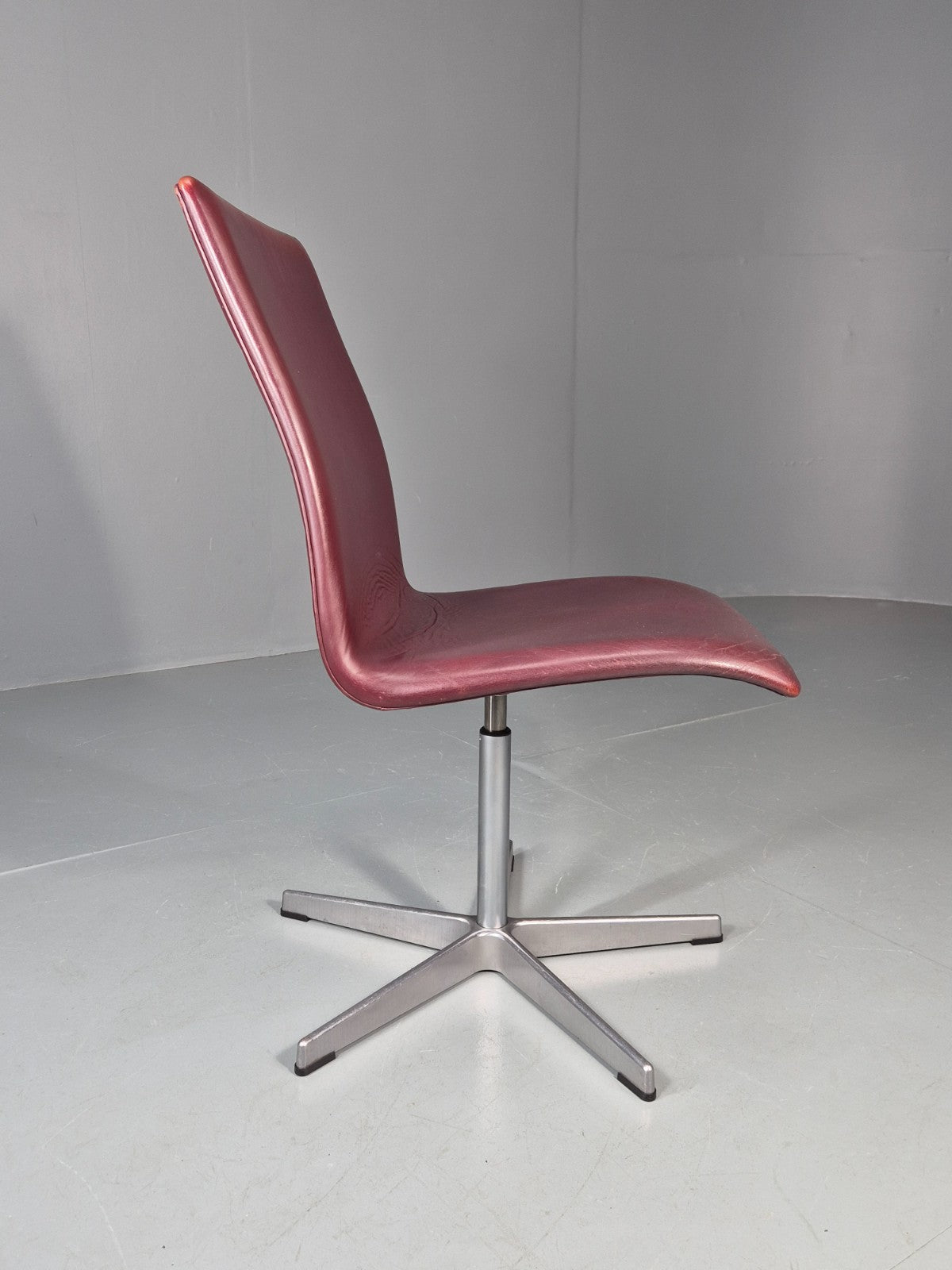 Vintage Fritz Hansen Oxford Chair Arne Jacobsen Design 2004 MCM EB11756 MSWI6