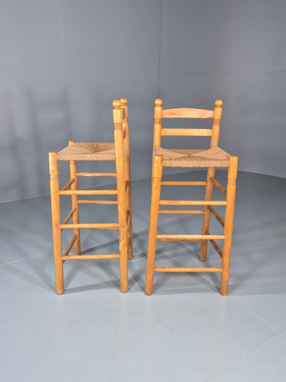 2 Vintage High Bar Stools 1980s Pine Rush Seats Retro  EB11014 VDIN0