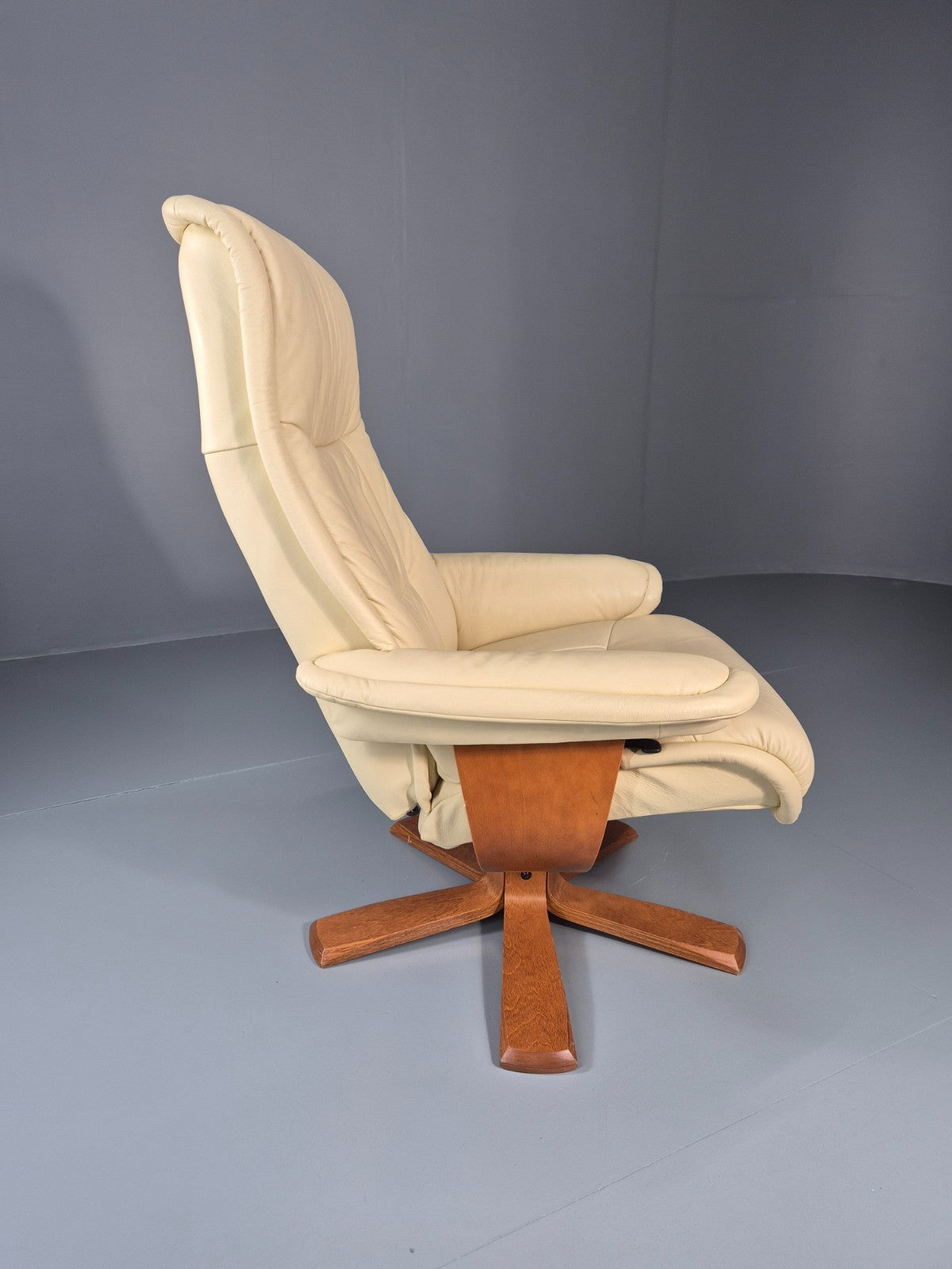 Vintage Danish Swivel Recline Lounge Chair Cream Leather 1990s  EB11400 MSWI3