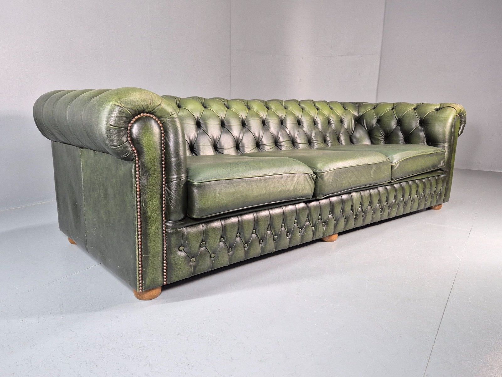 Three Seater Green Leather Chesterfield Quality Version Retro EB11023 VCHE1