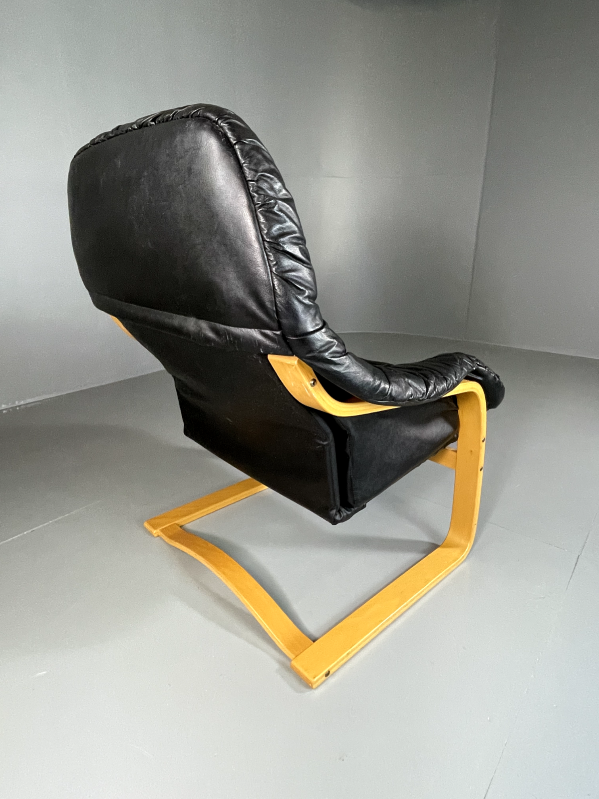 Danish Leather Bentwood Chair Vintage Vinyl Retro MCM EB5814 MBEN6