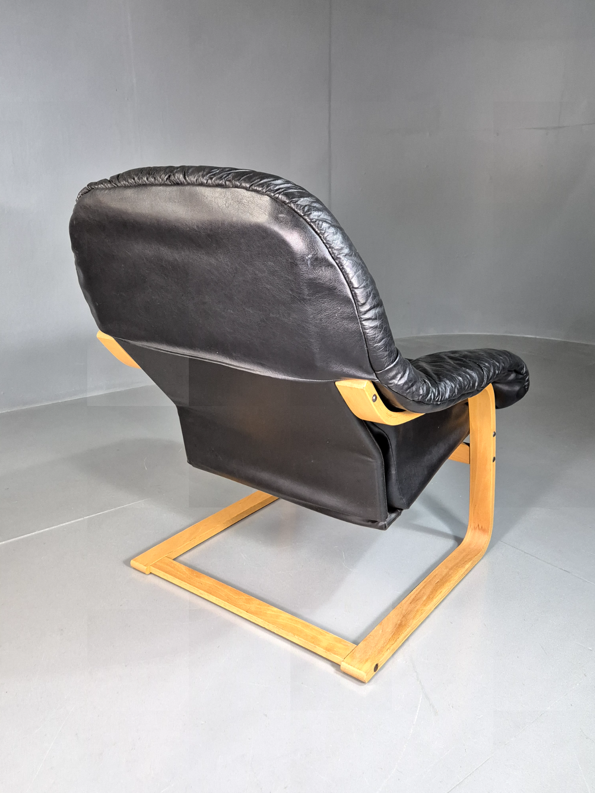 Vintage Danish Lounge Chair Black Leather Bentwood Frame Retro MCM EB7254 MBEN6